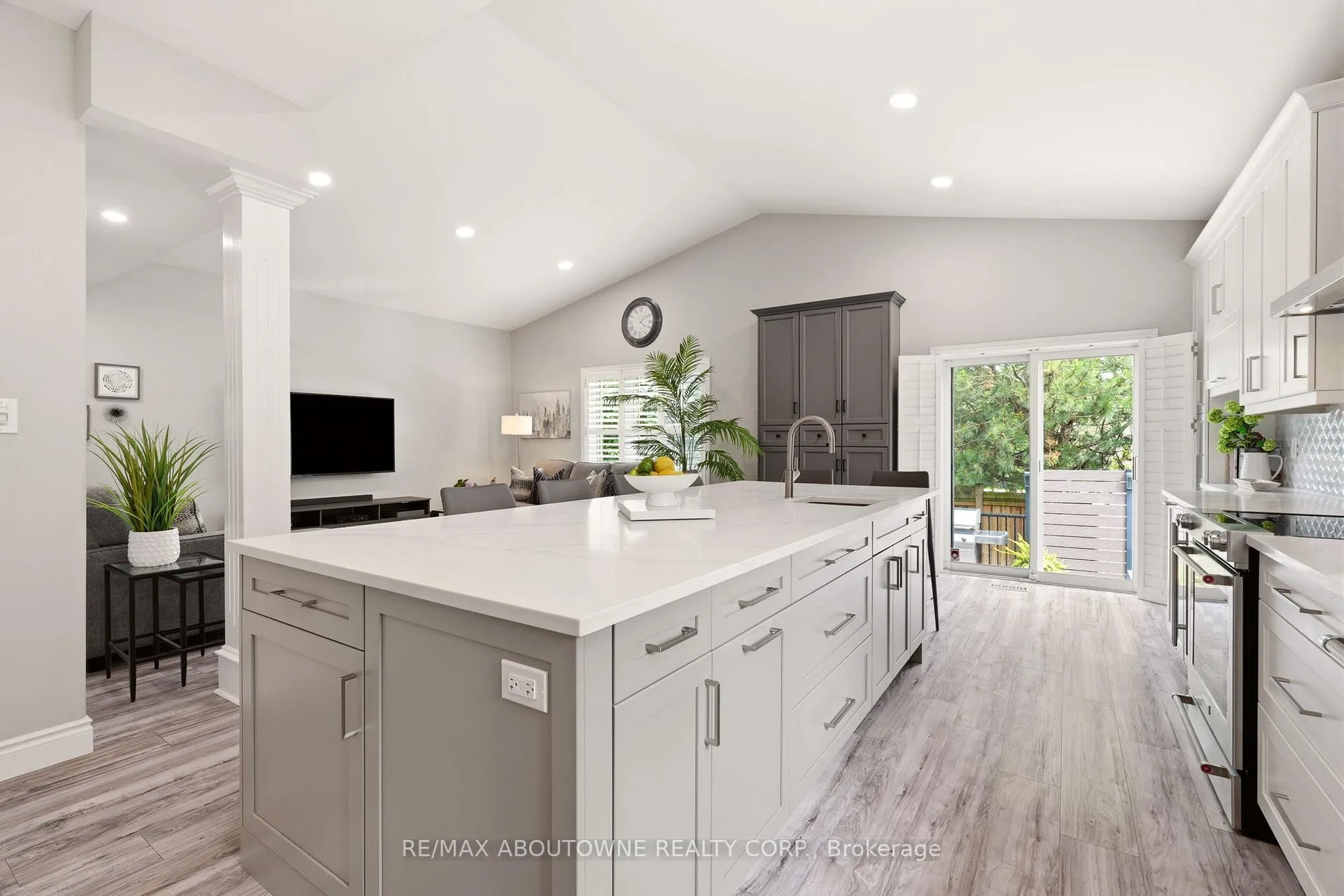 Photo 14 of 34 Pentland Road, Hamilton, Waterdown — HOMEH