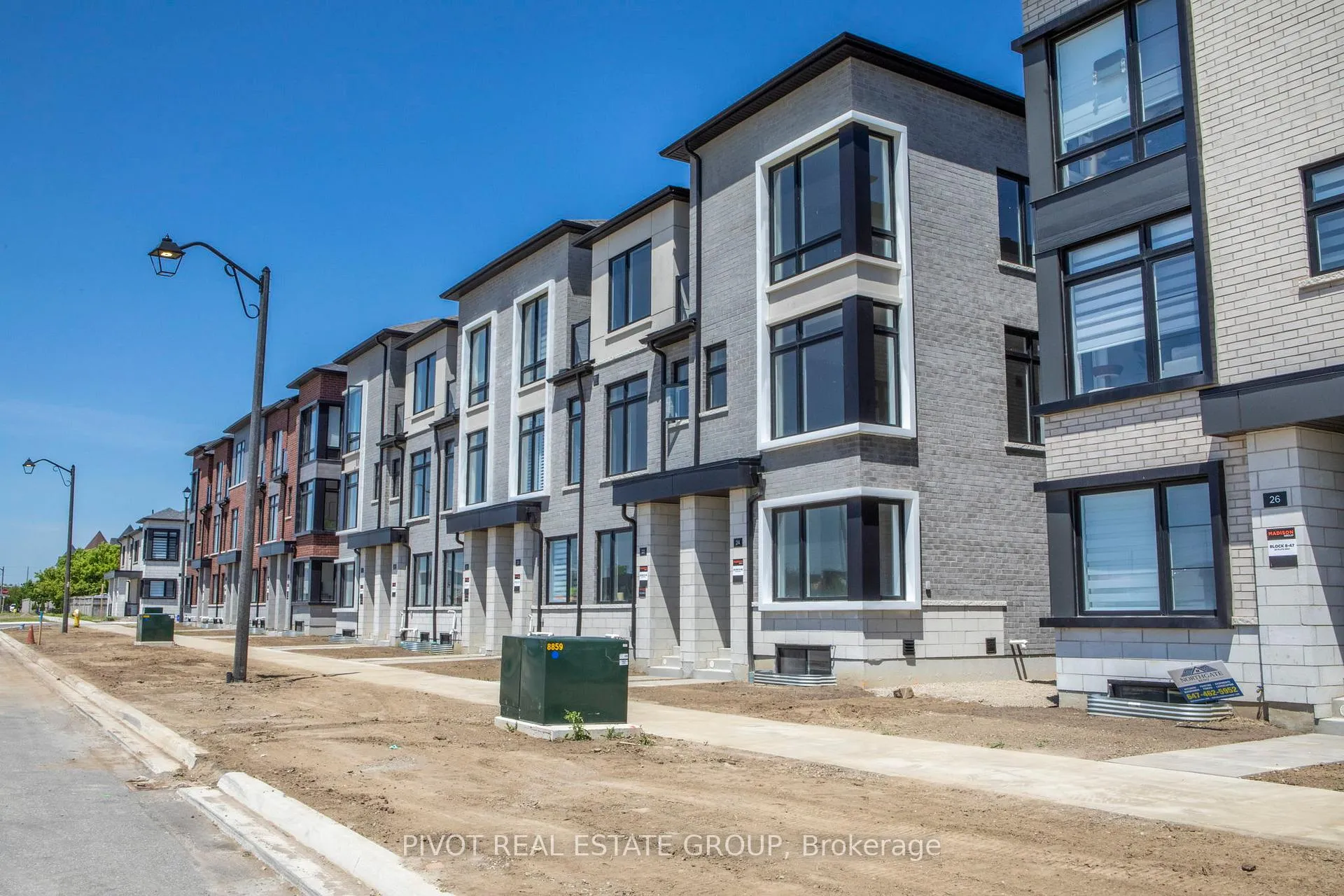 Photo 3 of 24 Pluto Way, Whitby, Brooklin — HOMEH