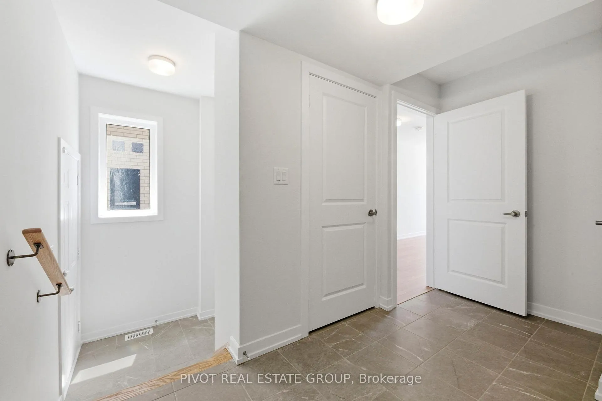 Photo 7 of 24 Pluto Way, Whitby, Brooklin — HOMEH
