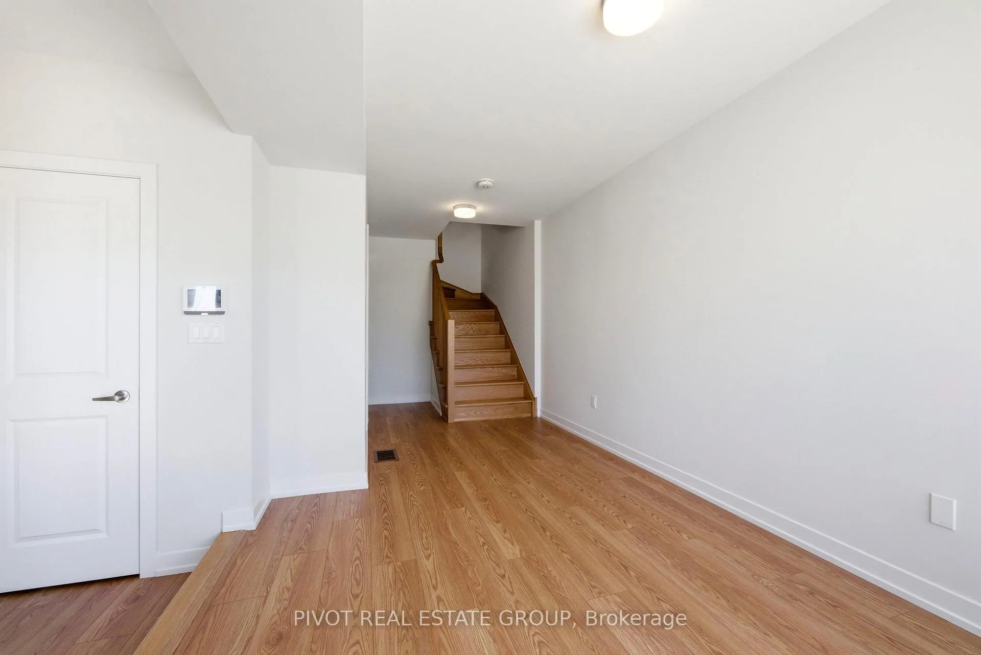 Photo 10 of 24 Pluto Way, Whitby, Brooklin — HOMEH