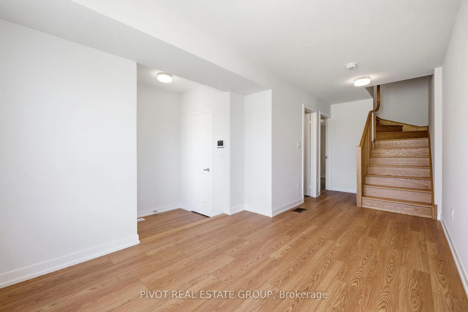 Photo 11 of 24 Pluto Way, Whitby, Brooklin — HOMEH