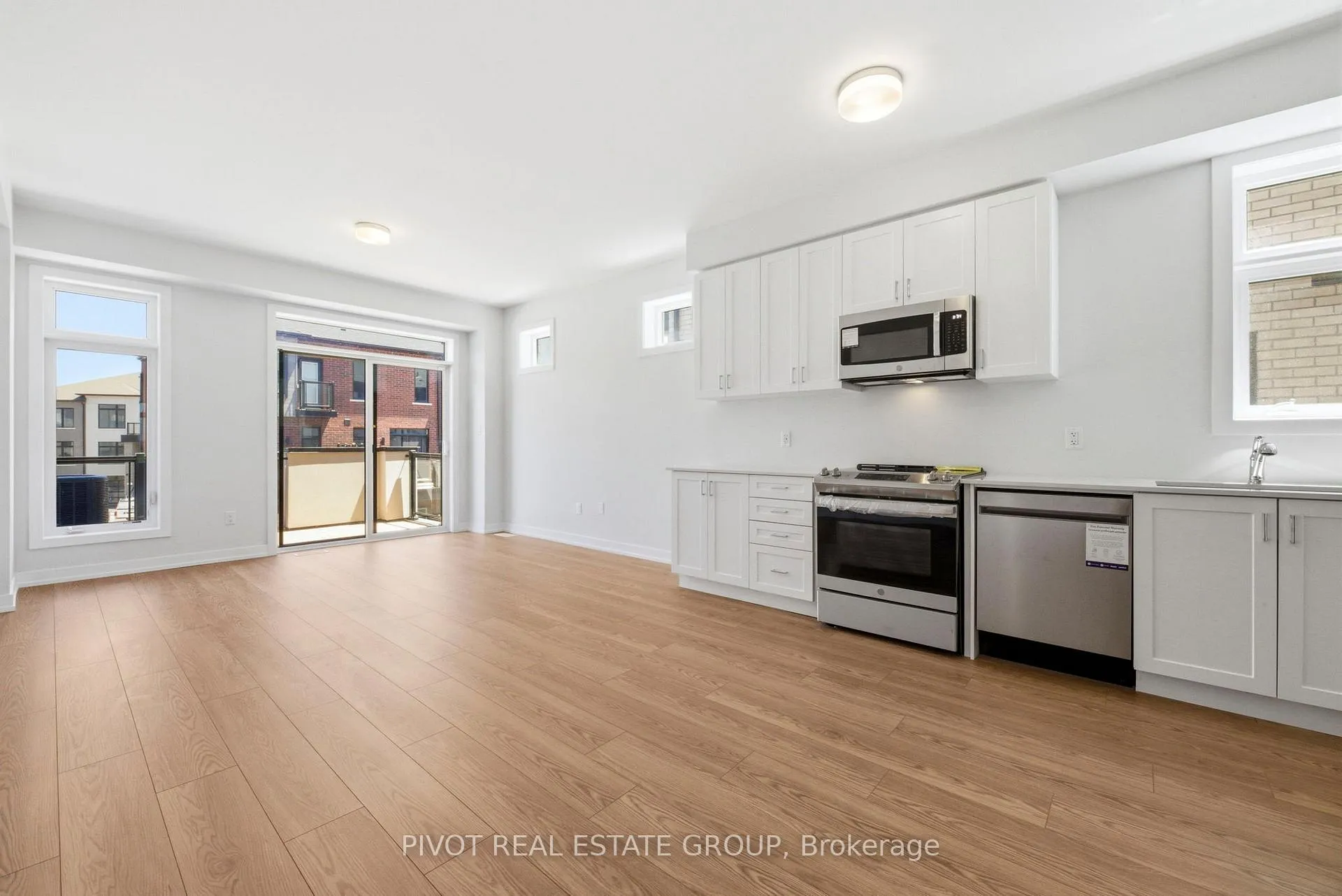 Photo 12 of 24 Pluto Way, Whitby, Brooklin — HOMEH