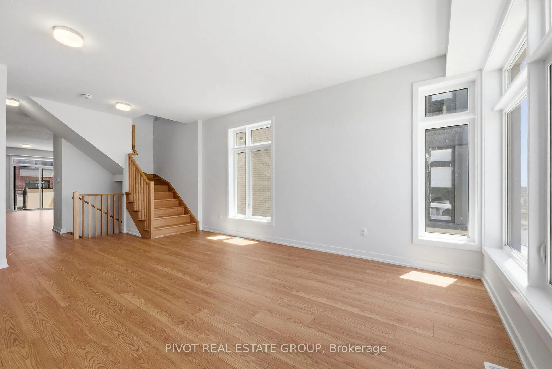 Photo 18 of 24 Pluto Way, Whitby, Brooklin — HOMEH