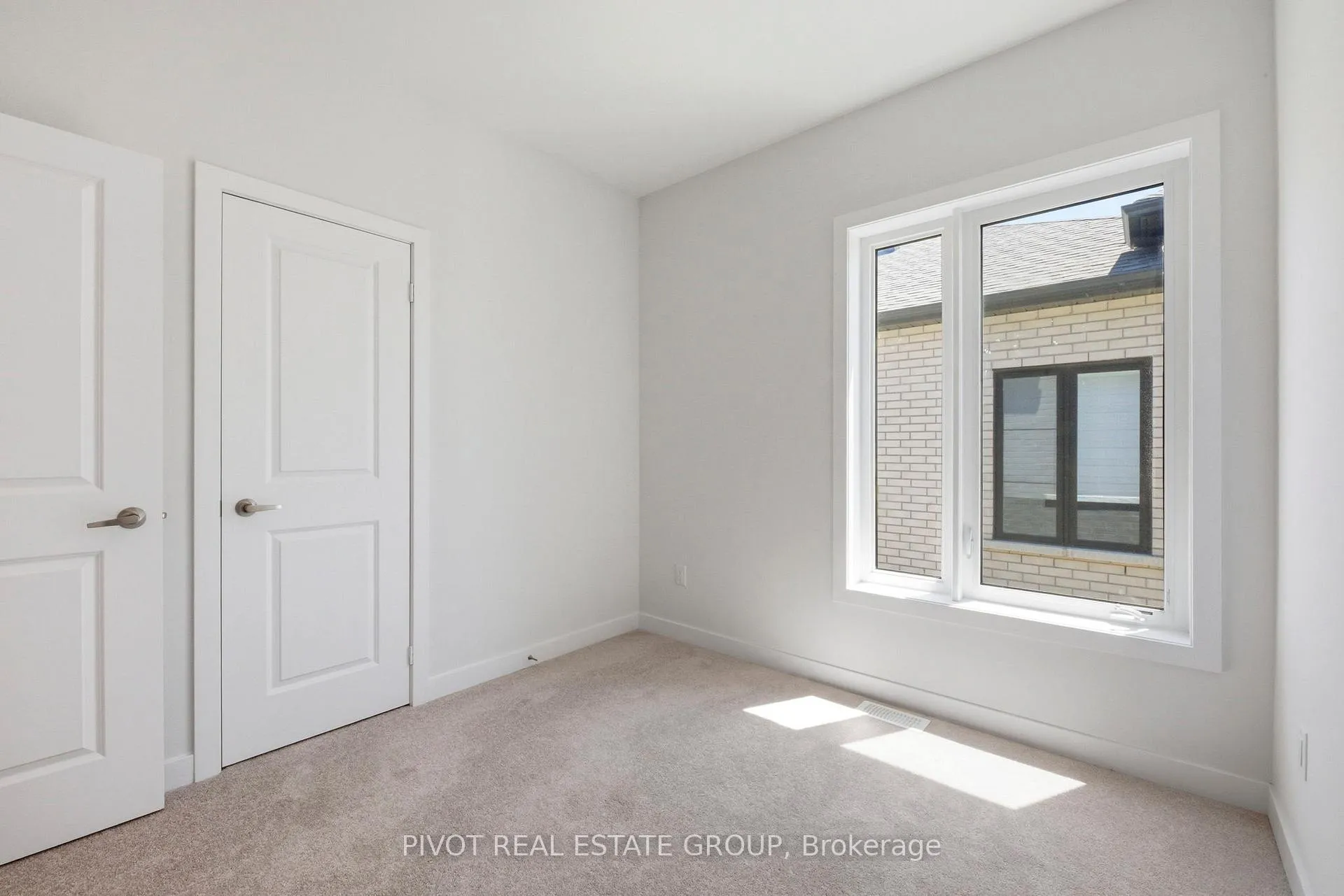 Photo 22 of 24 Pluto Way, Whitby, Brooklin — HOMEH