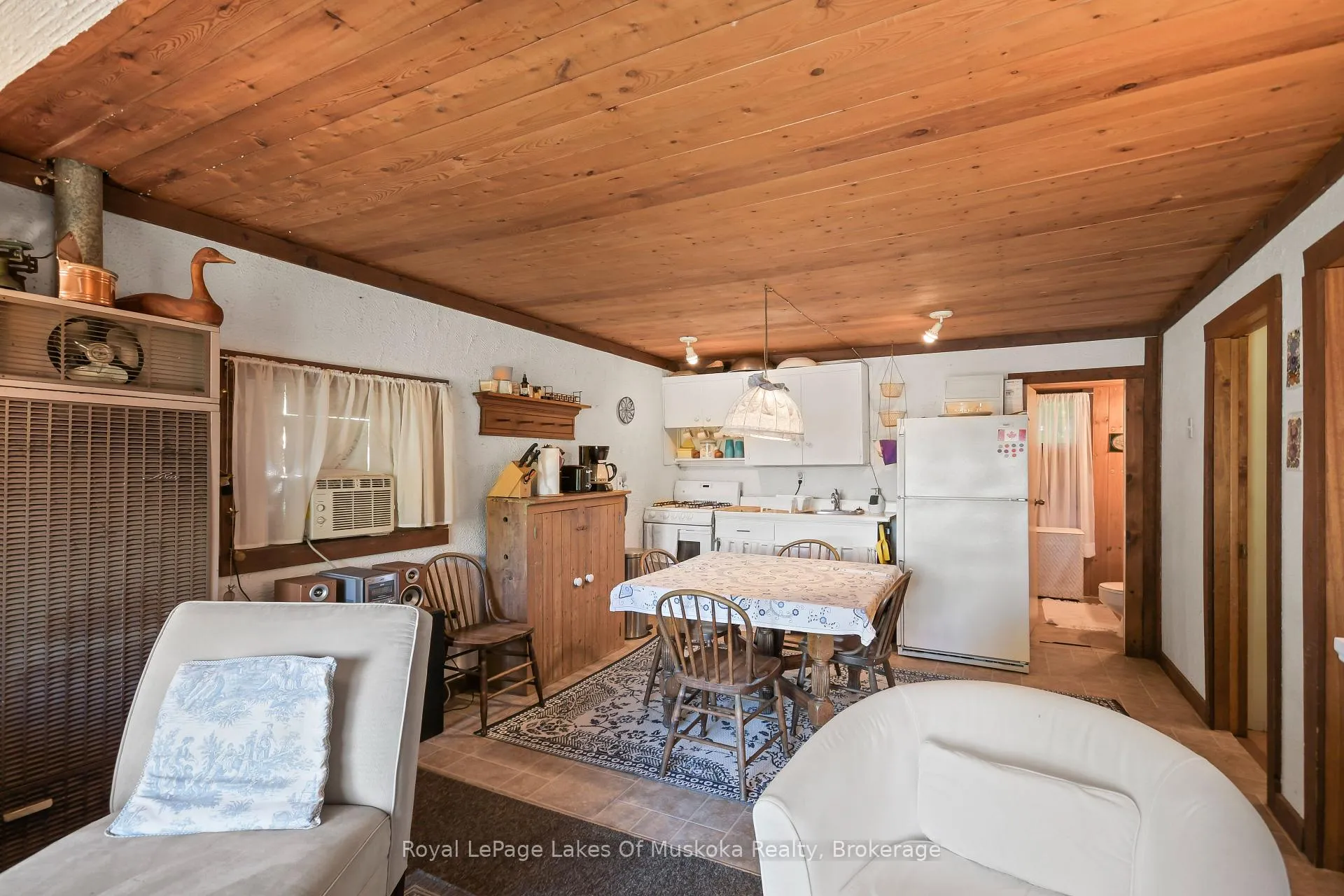 Photo 15 of Unit 2, 180 Two Road, Gravenhurst, Wood (Gravenhurst) — HOMEH