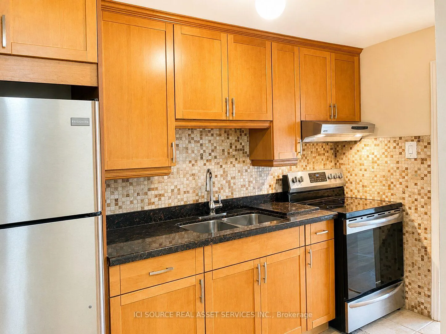 Photo 6 of Unit Main Fl, 172 Humbercrest Boulevard, Toronto, Runnymede-Bloor West Village — HOMEH