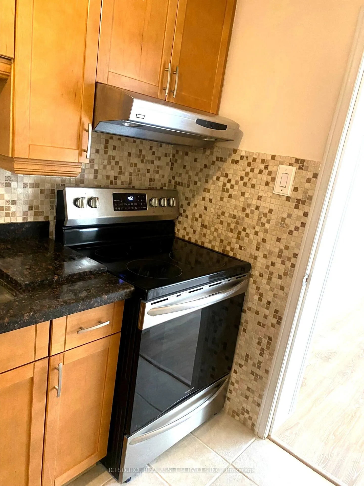 Photo 8 of Unit Main Fl, 172 Humbercrest Boulevard, Toronto, Runnymede-Bloor West Village — HOMEH