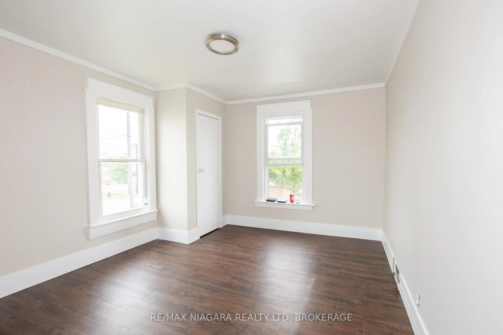 Photo 3 of 4 Manchester Avenue, St. Catharines, Haig — HOMEH