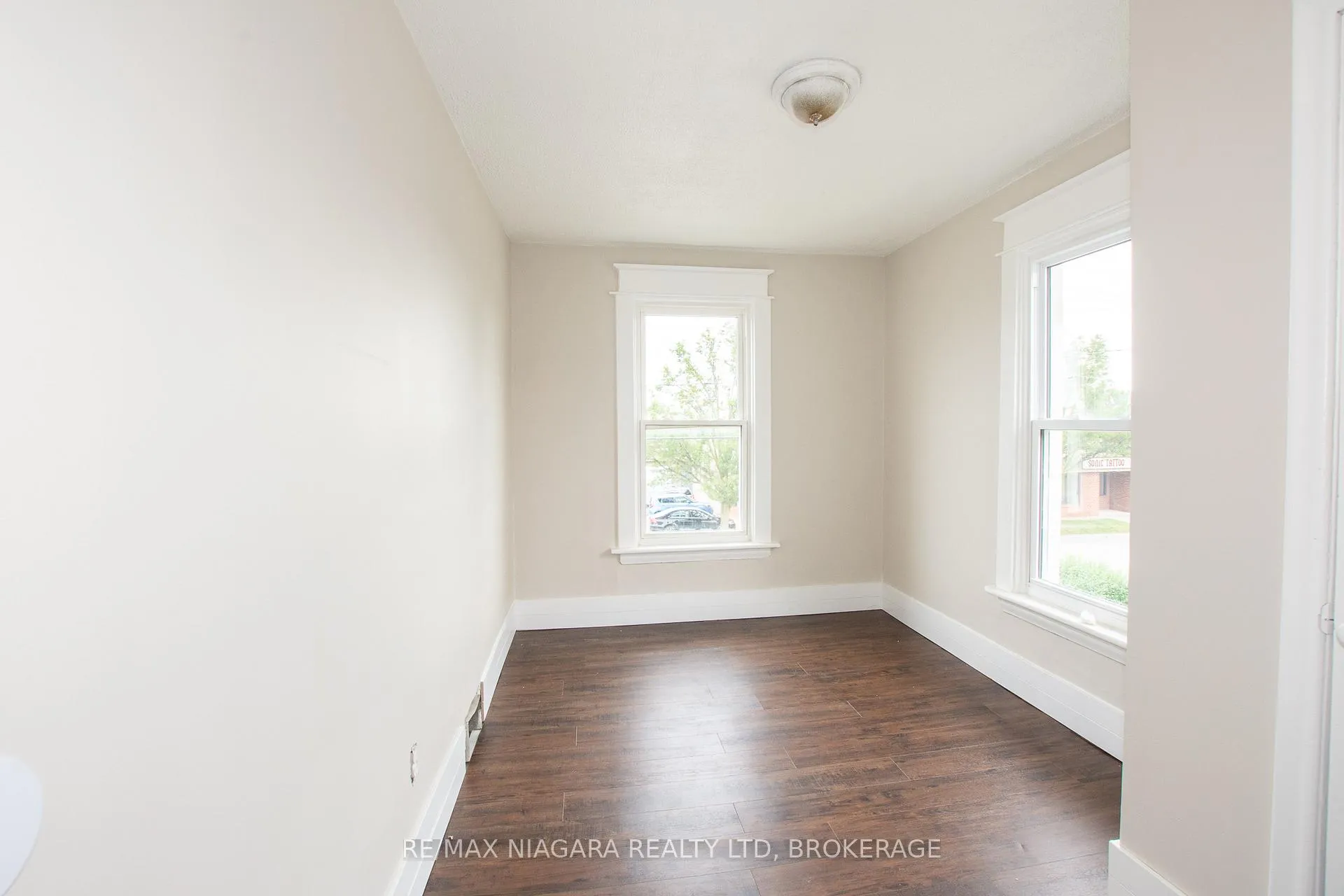 Photo 5 of 4 Manchester Avenue, St. Catharines, Haig — HOMEH