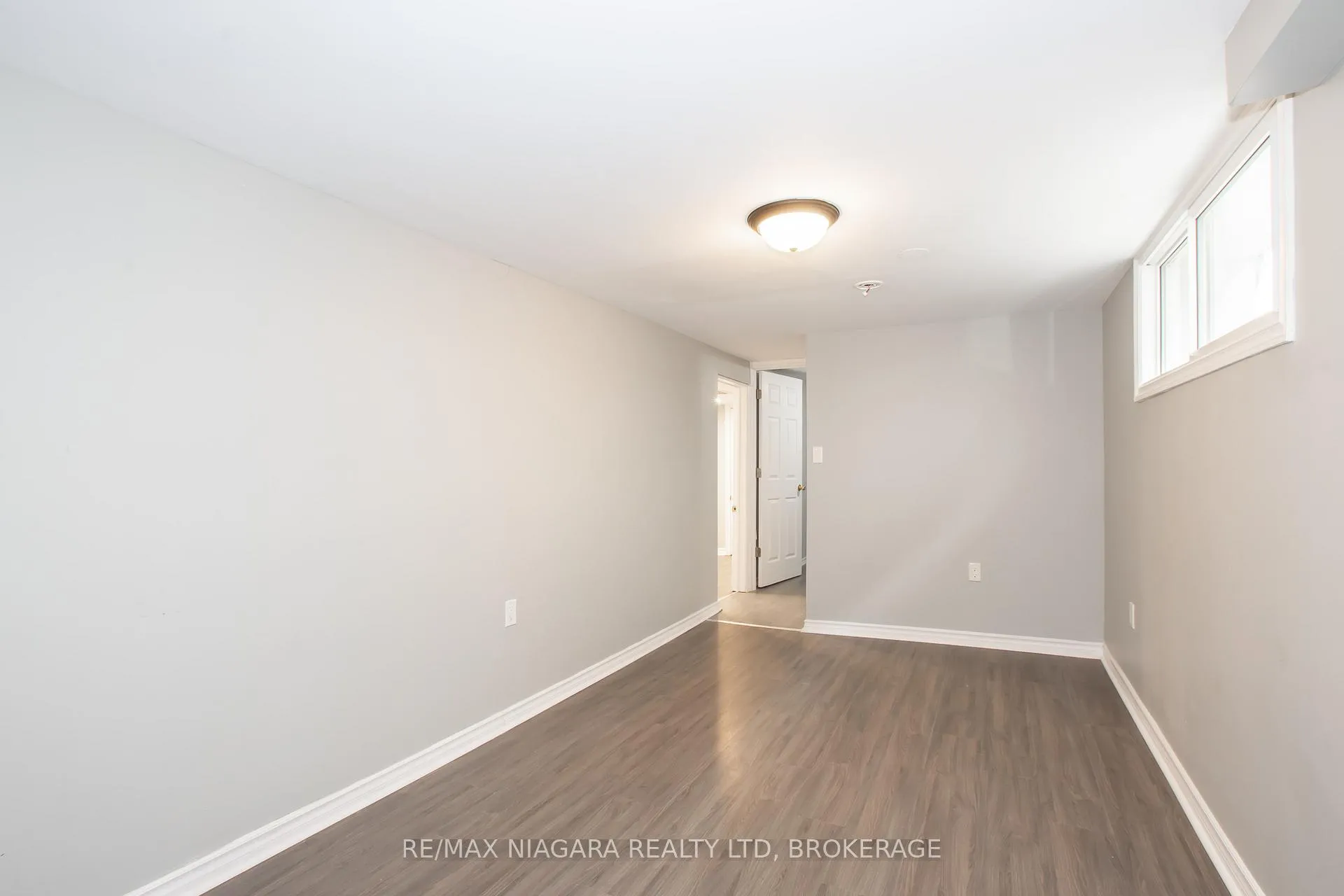 Photo 12 of 4 Manchester Avenue, St. Catharines, Haig — HOMEH