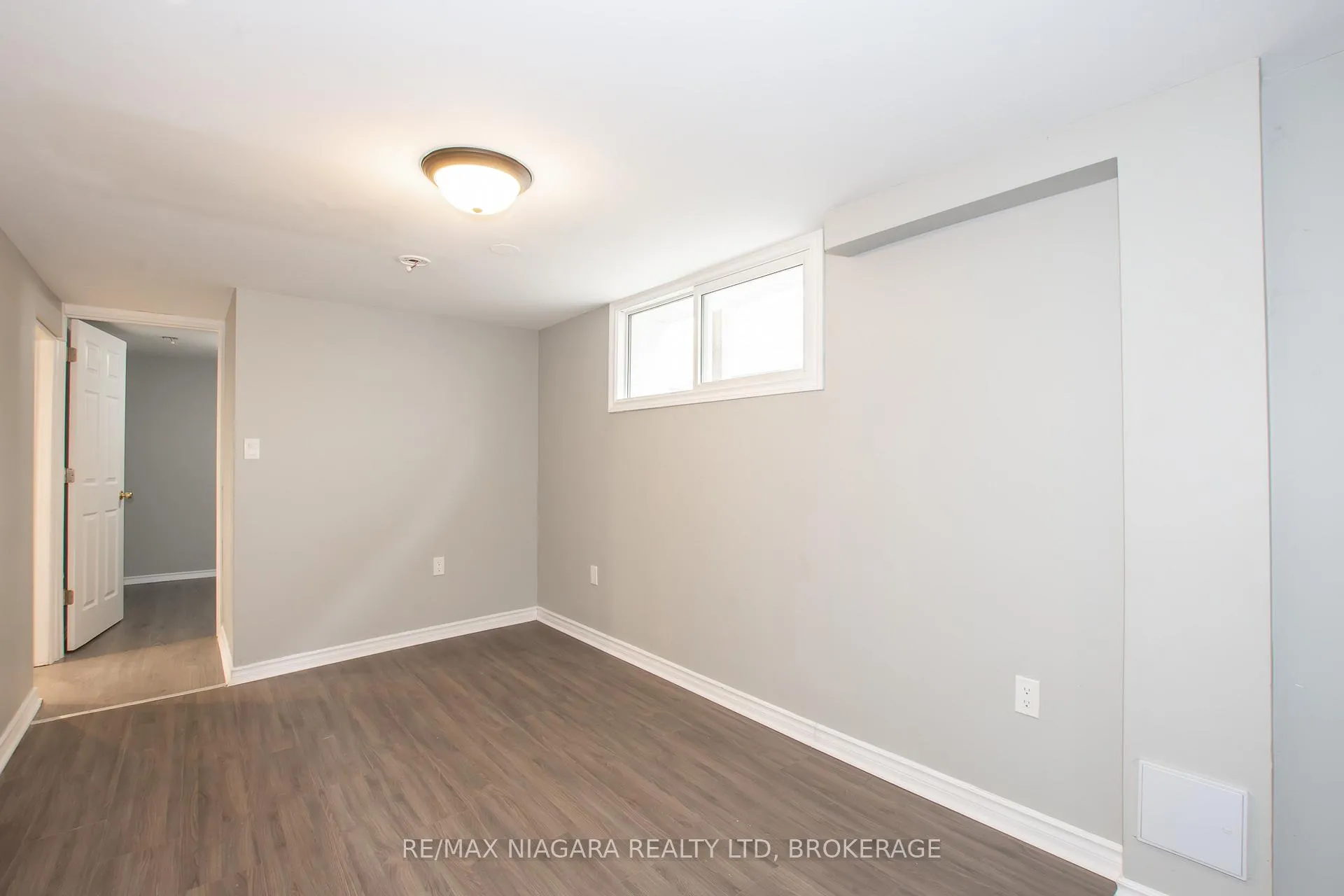 Photo 13 of 4 Manchester Avenue, St. Catharines, Haig — HOMEH