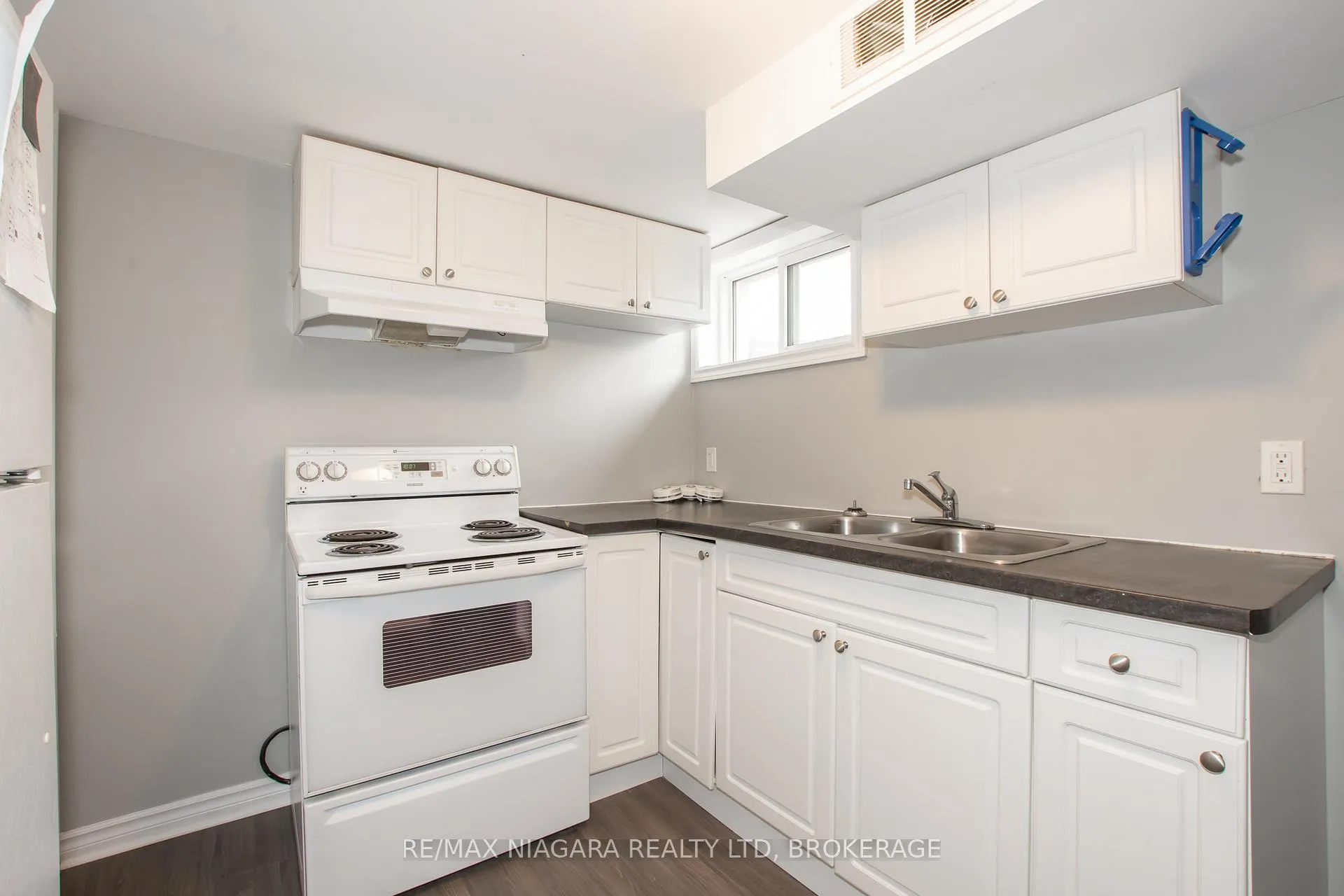 Photo 18 of 4 Manchester Avenue, St. Catharines, Haig — HOMEH