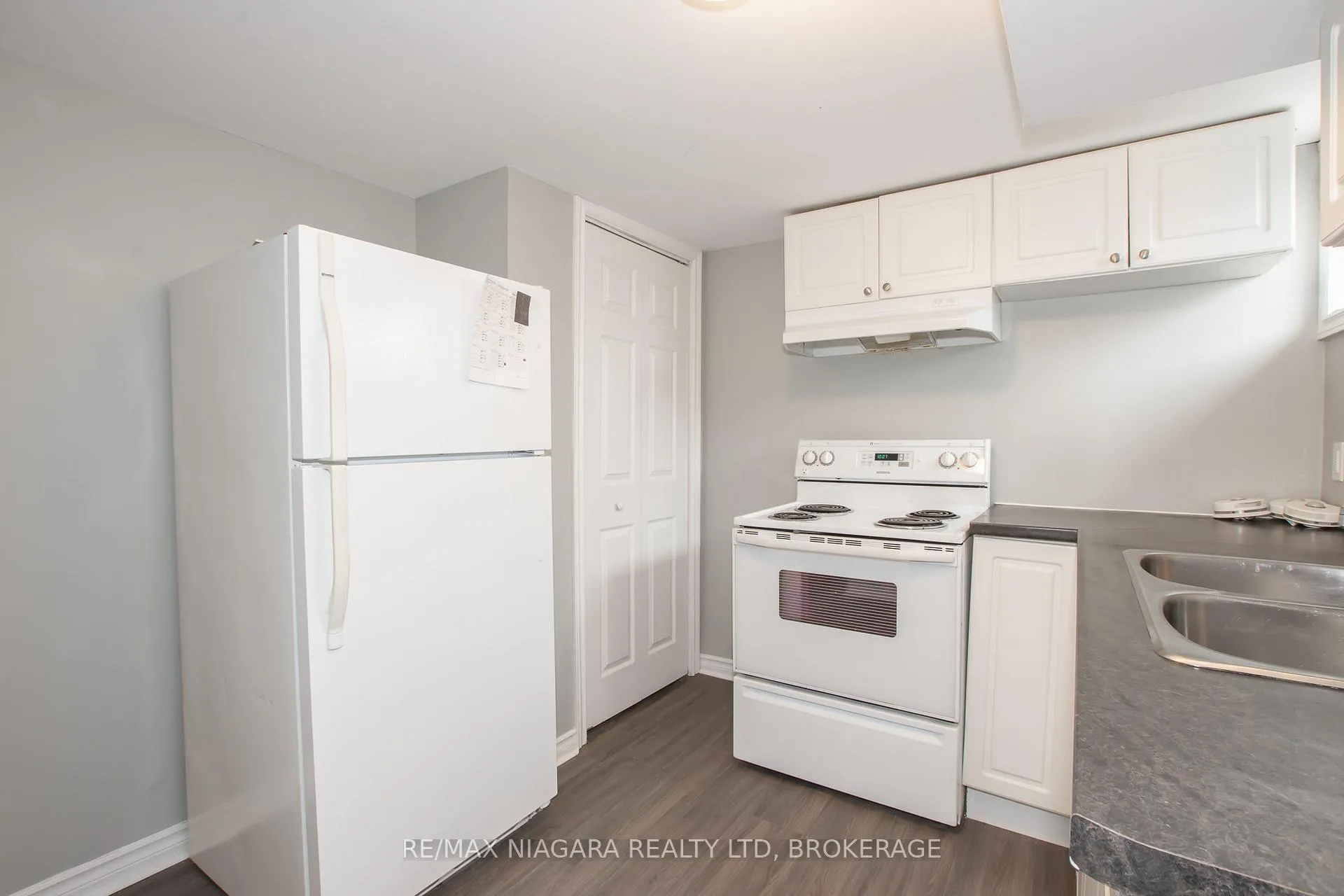Photo 20 of 4 Manchester Avenue, St. Catharines, Haig — HOMEH