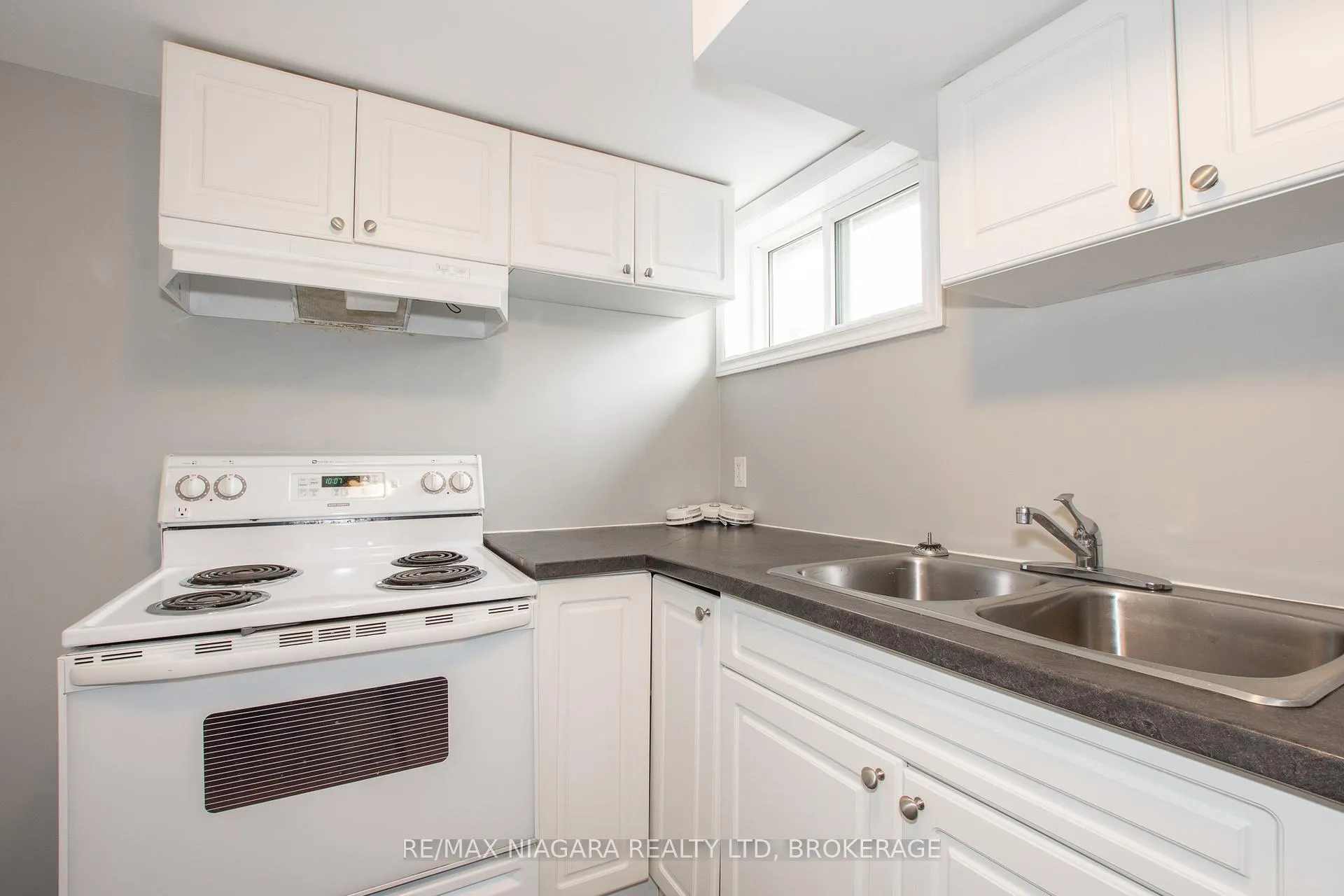 Photo 21 of 4 Manchester Avenue, St. Catharines, Haig — HOMEH