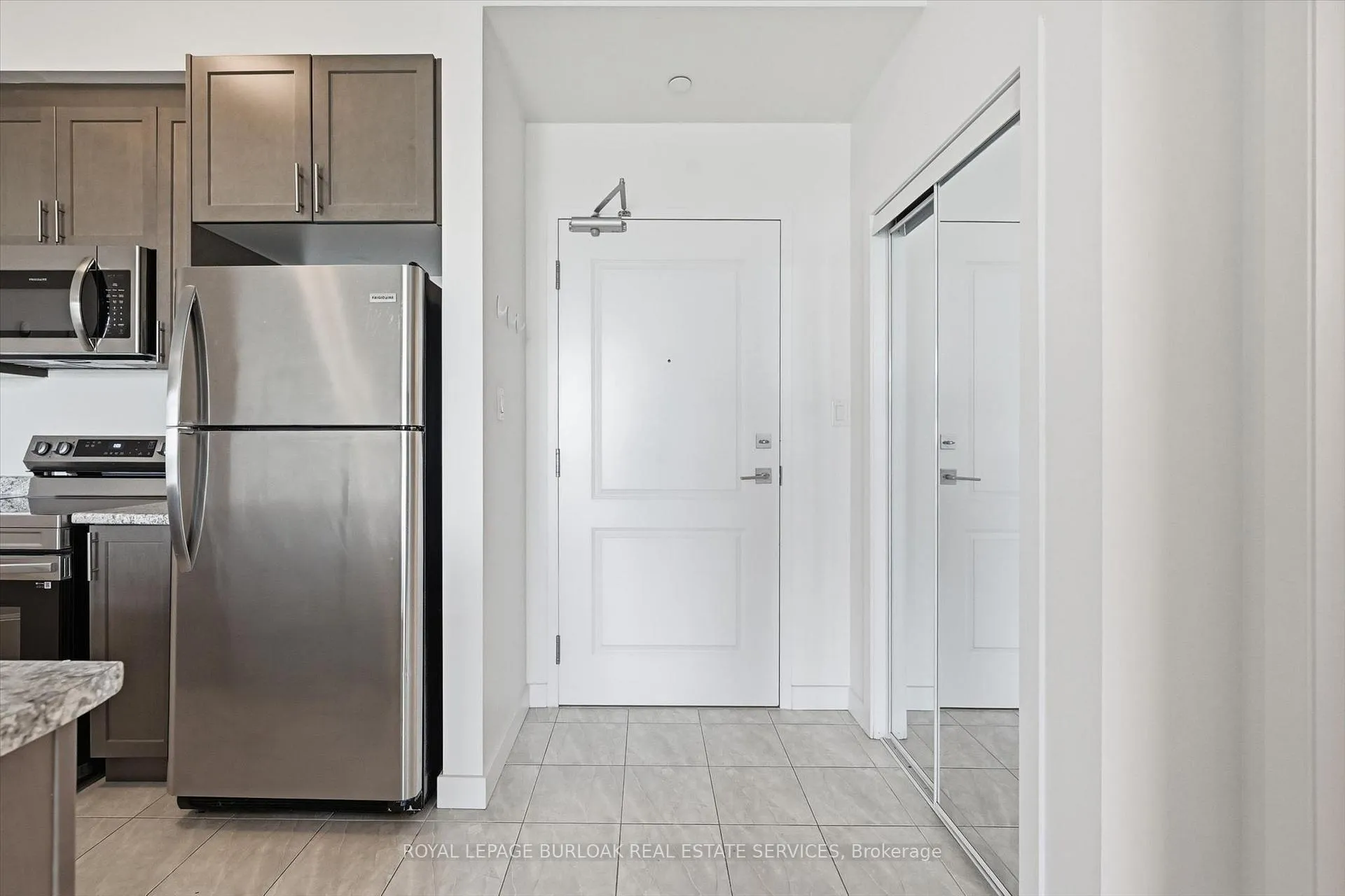 Photo 4 of Unit 606, 101 Shoreview Place, Hamilton, Lakeshore — HOMEH