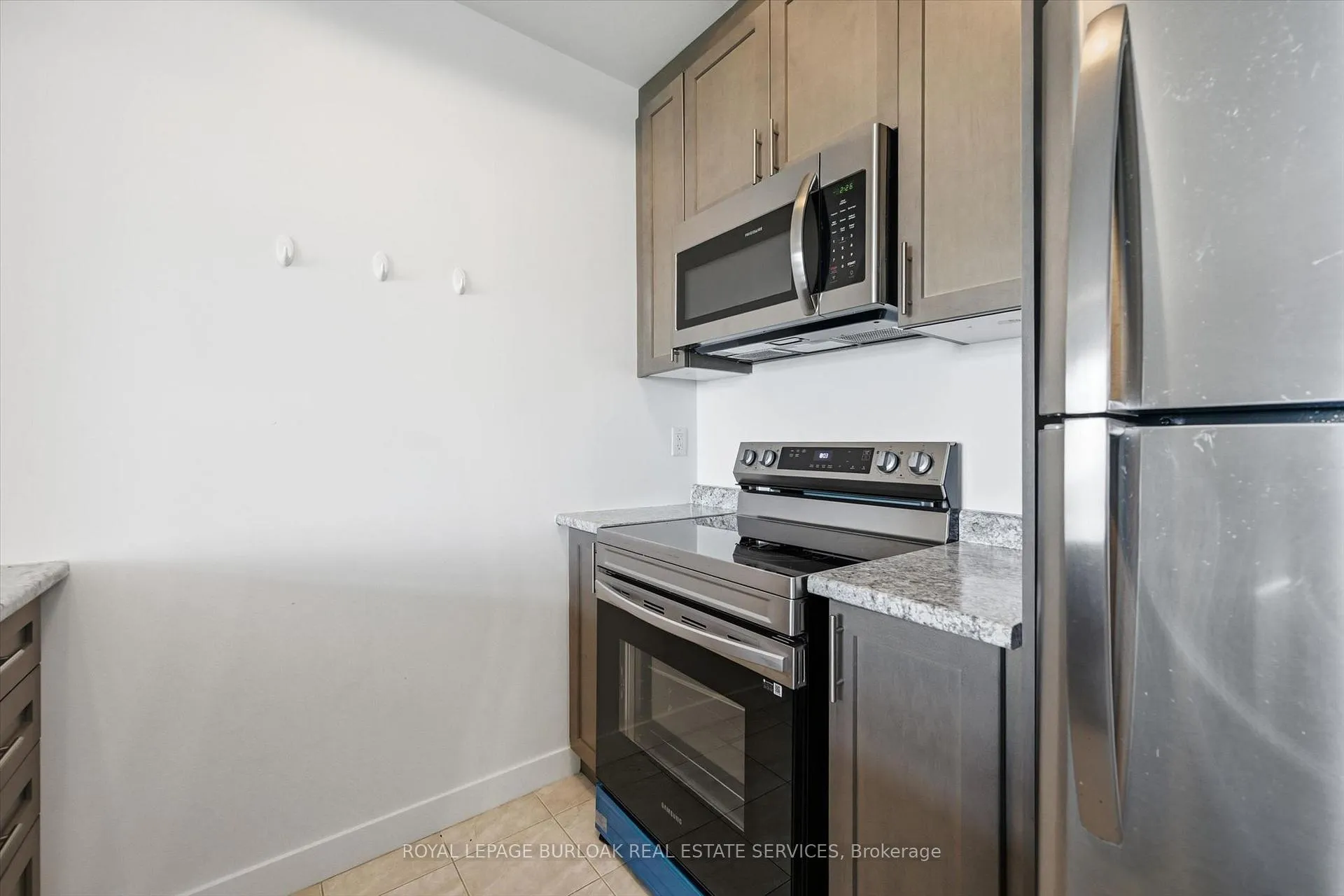 Photo 6 of Unit 606, 101 Shoreview Place, Hamilton, Lakeshore — HOMEH