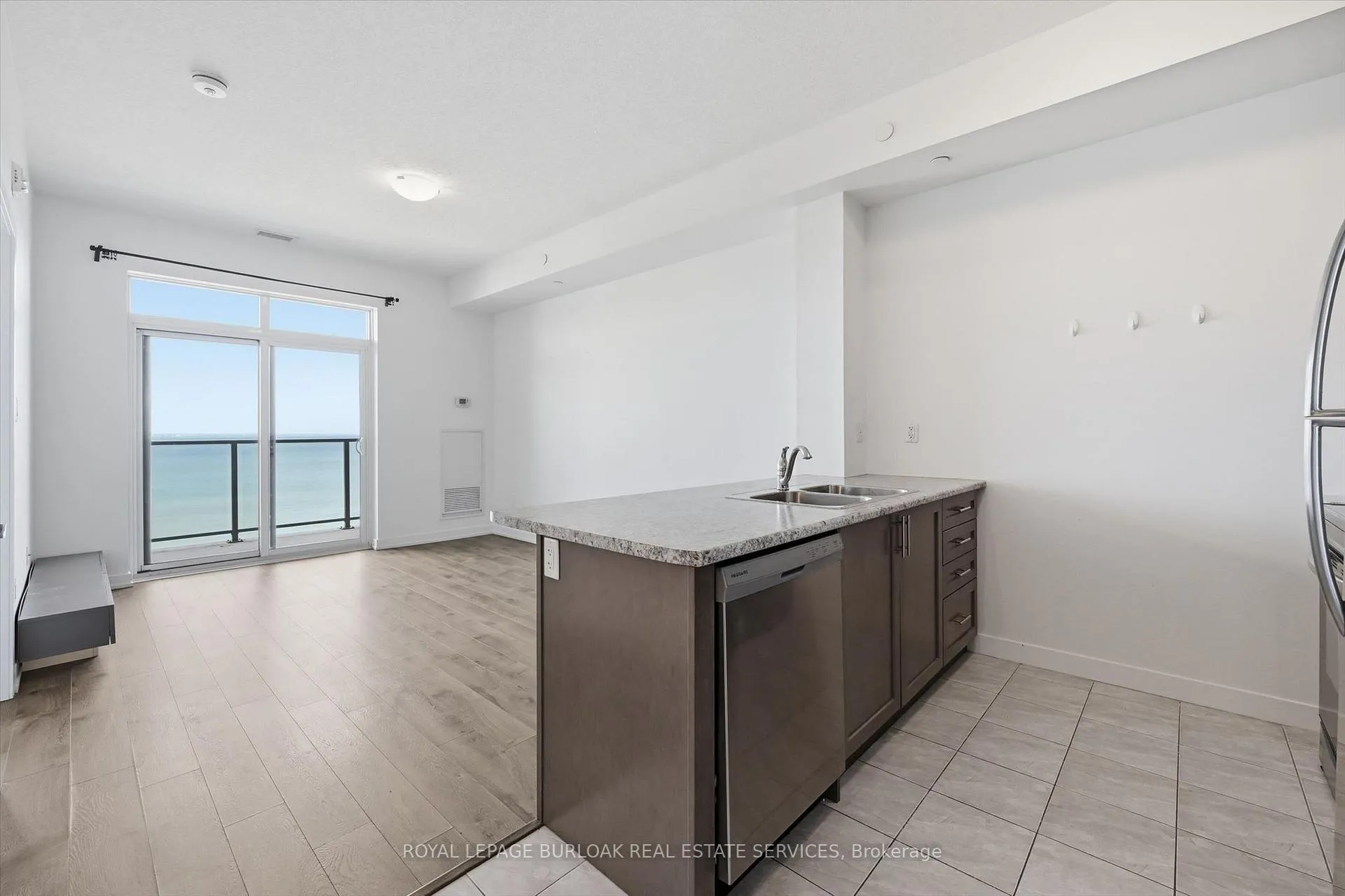 Photo 7 of Unit 606, 101 Shoreview Place, Hamilton, Lakeshore — HOMEH