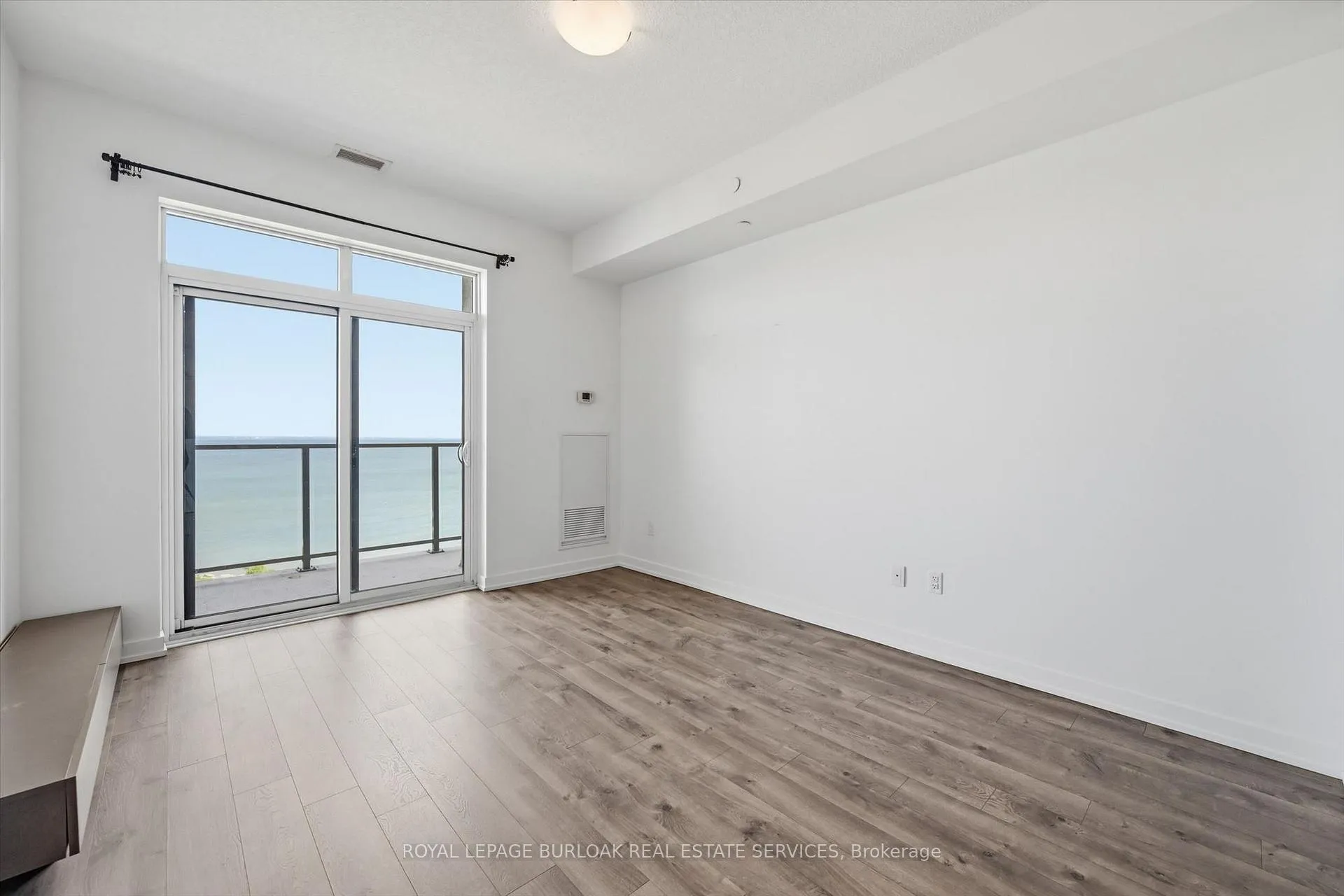 Photo 8 of Unit 606, 101 Shoreview Place, Hamilton, Lakeshore — HOMEH