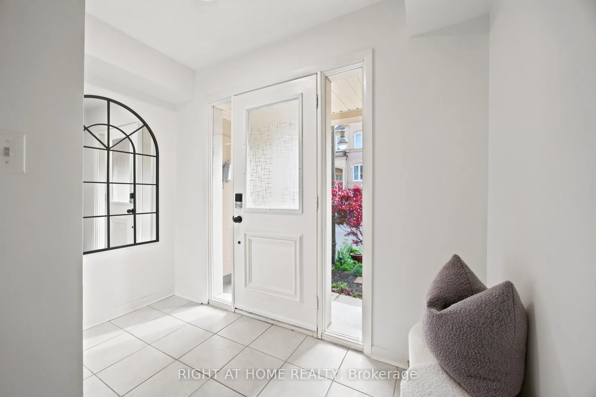 Photo 2 of Unit 105, 1250 St.Martins Drive, Pickering, Bay Ridges — HOMEH