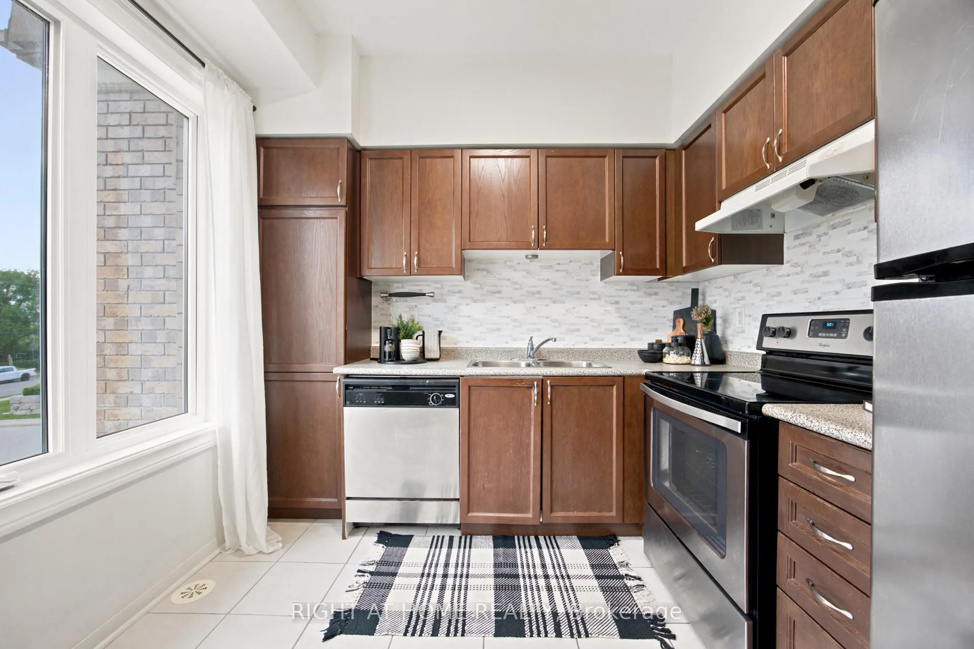 Photo 10 of Unit 105, 1250 St.Martins Drive, Pickering, Bay Ridges — HOMEH