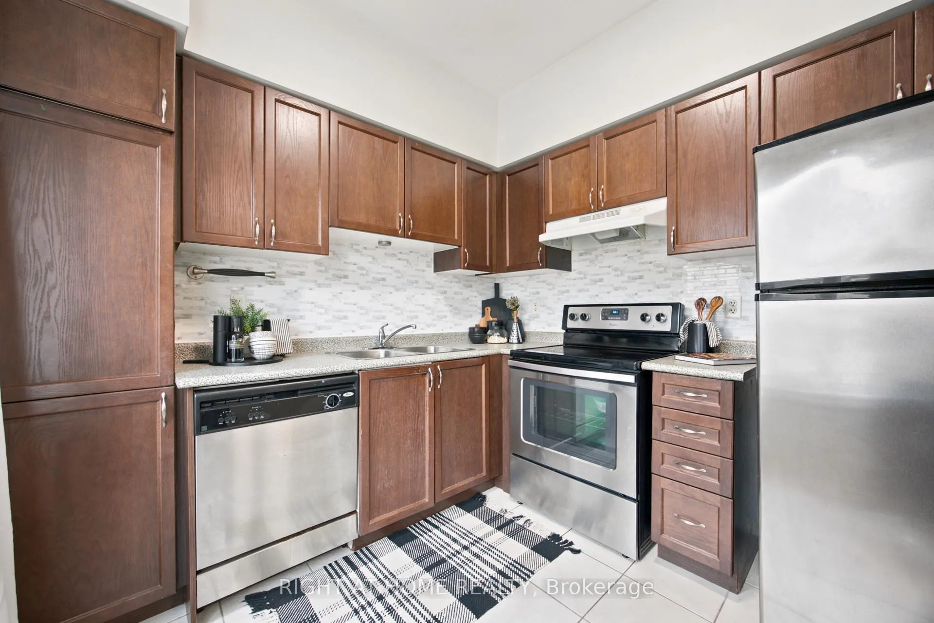 Photo 11 of Unit 105, 1250 St.Martins Drive, Pickering, Bay Ridges — HOMEH