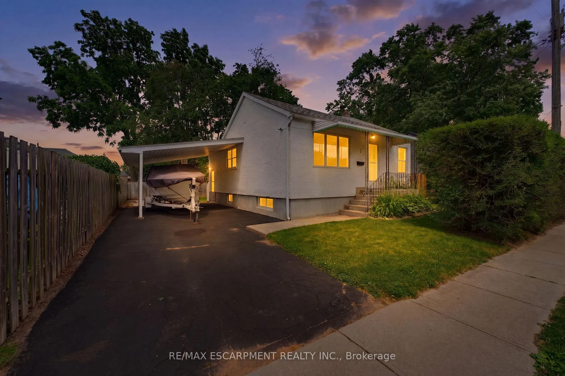 Photo 2 of 1 Byron Place, St. Catharines, Haig — HOMEH