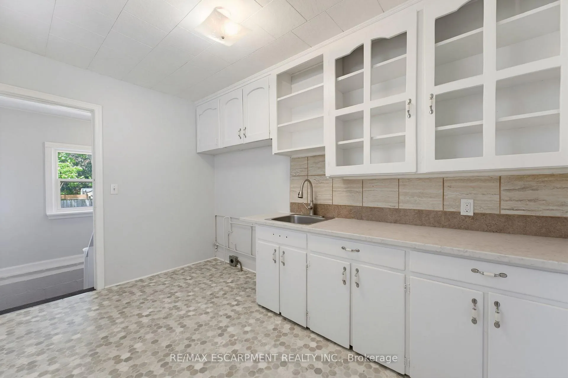 Photo 9 of 1 Byron Place, St. Catharines, Haig — HOMEH