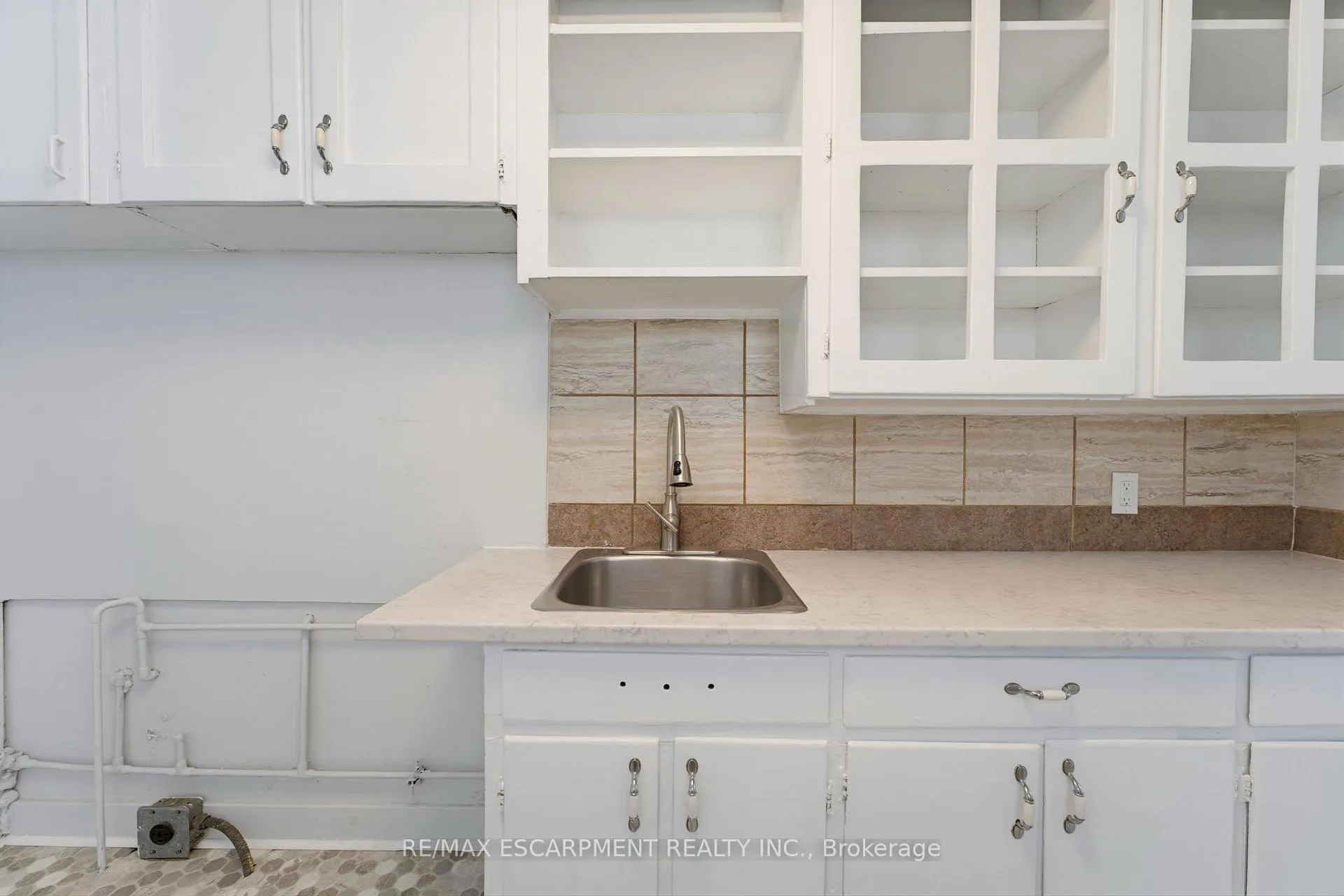 Photo 10 of 1 Byron Place, St. Catharines, Haig — HOMEH