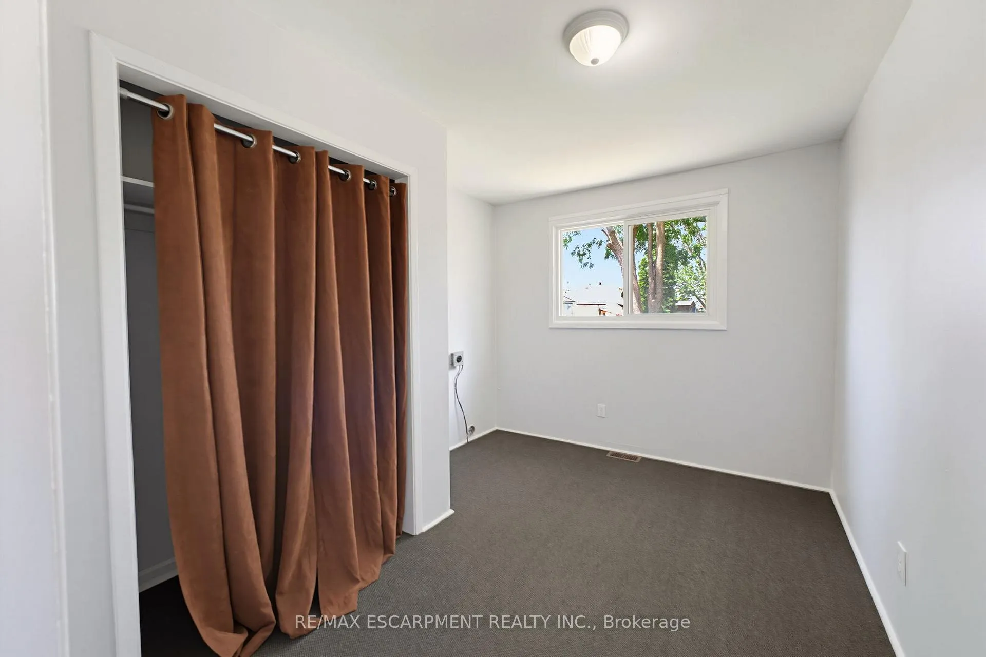 Photo 14 of 1 Byron Place, St. Catharines, Haig — HOMEH