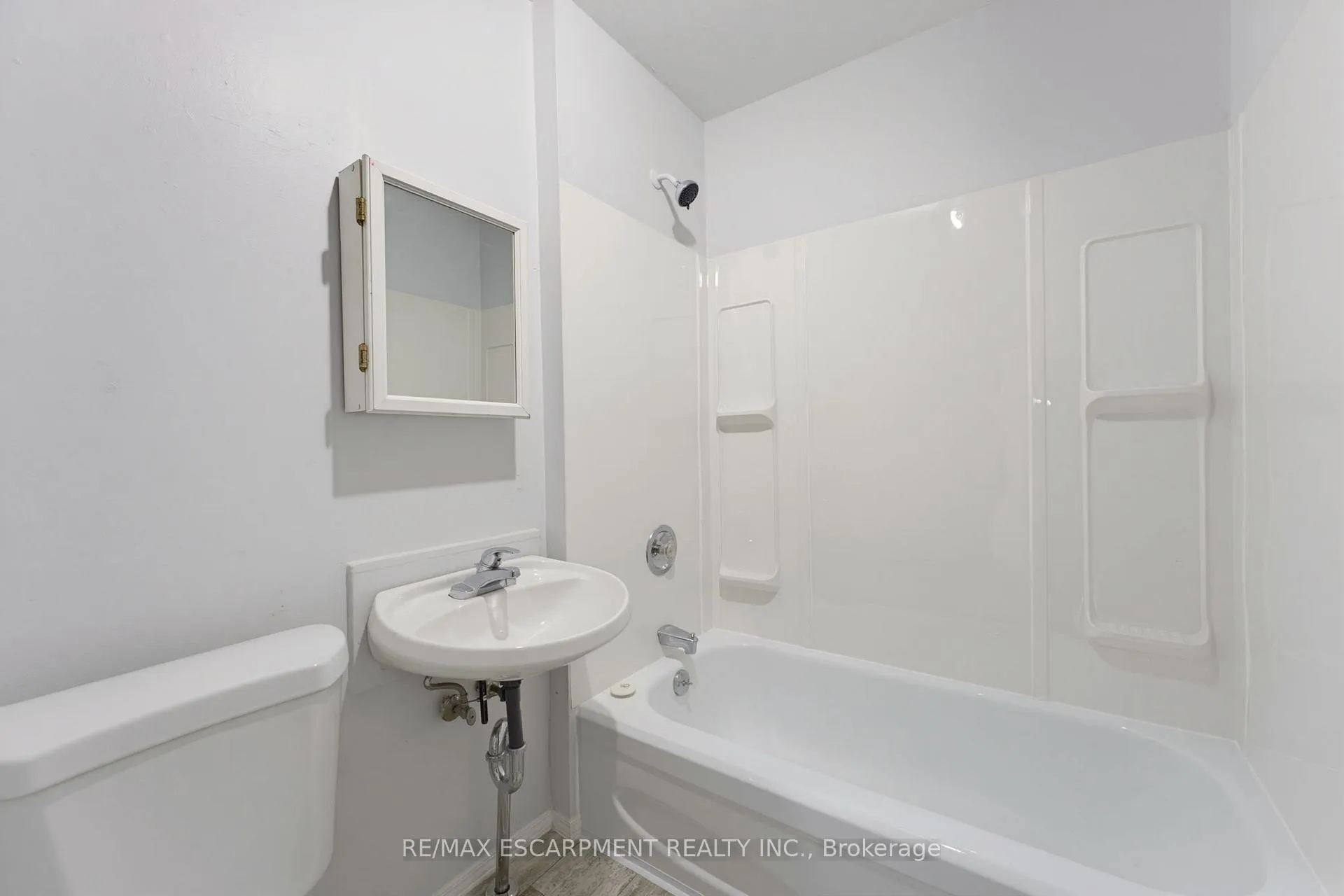 Photo 15 of 1 Byron Place, St. Catharines, Haig — HOMEH