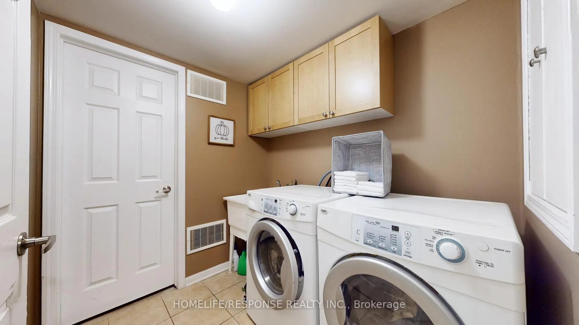 Photo 33 of 931 Deverell Place, Milton, Coates — HOMEH