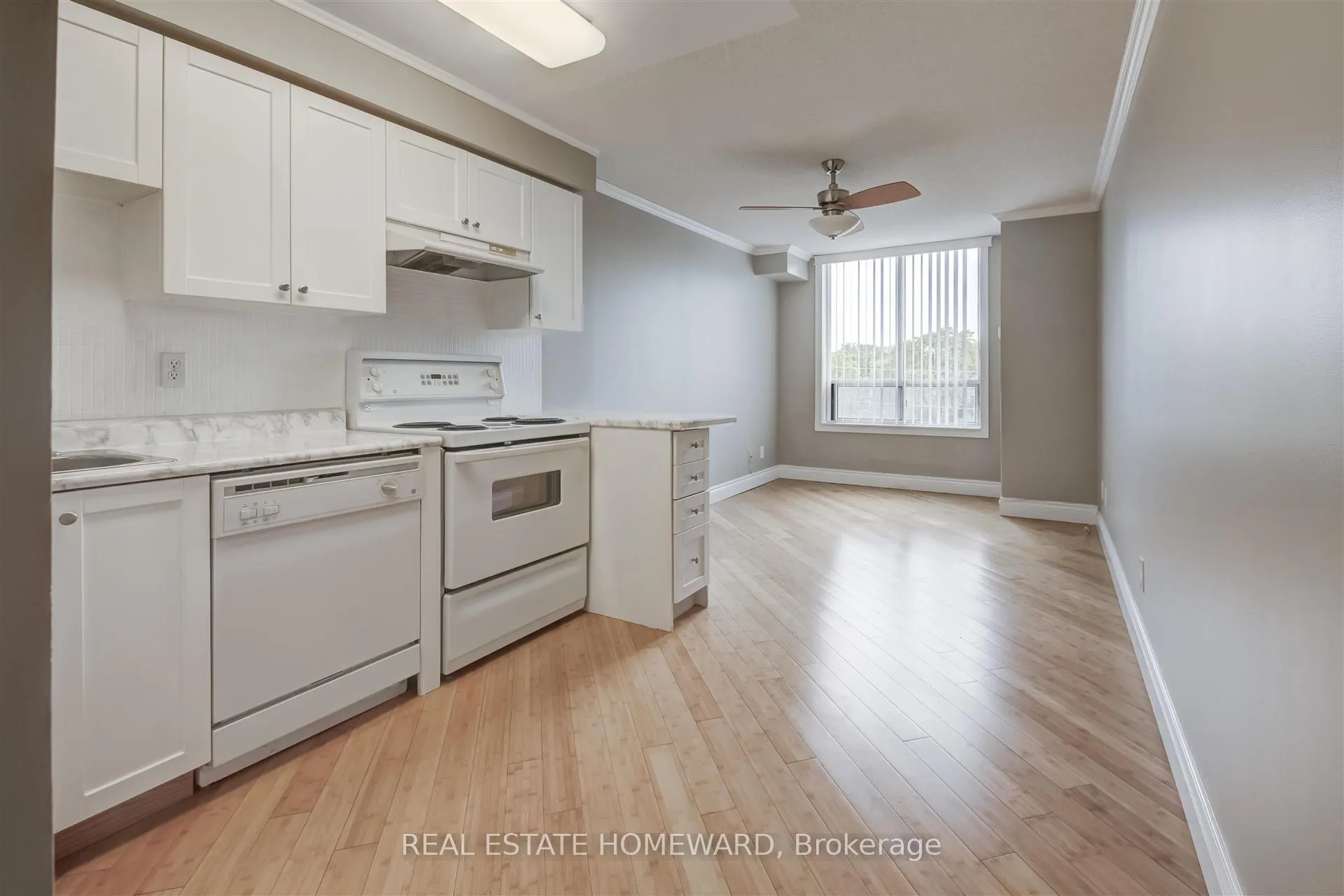 Photo 4 of Unit 513, 1733 Queen Street E, Toronto, The Beaches — HOMEH