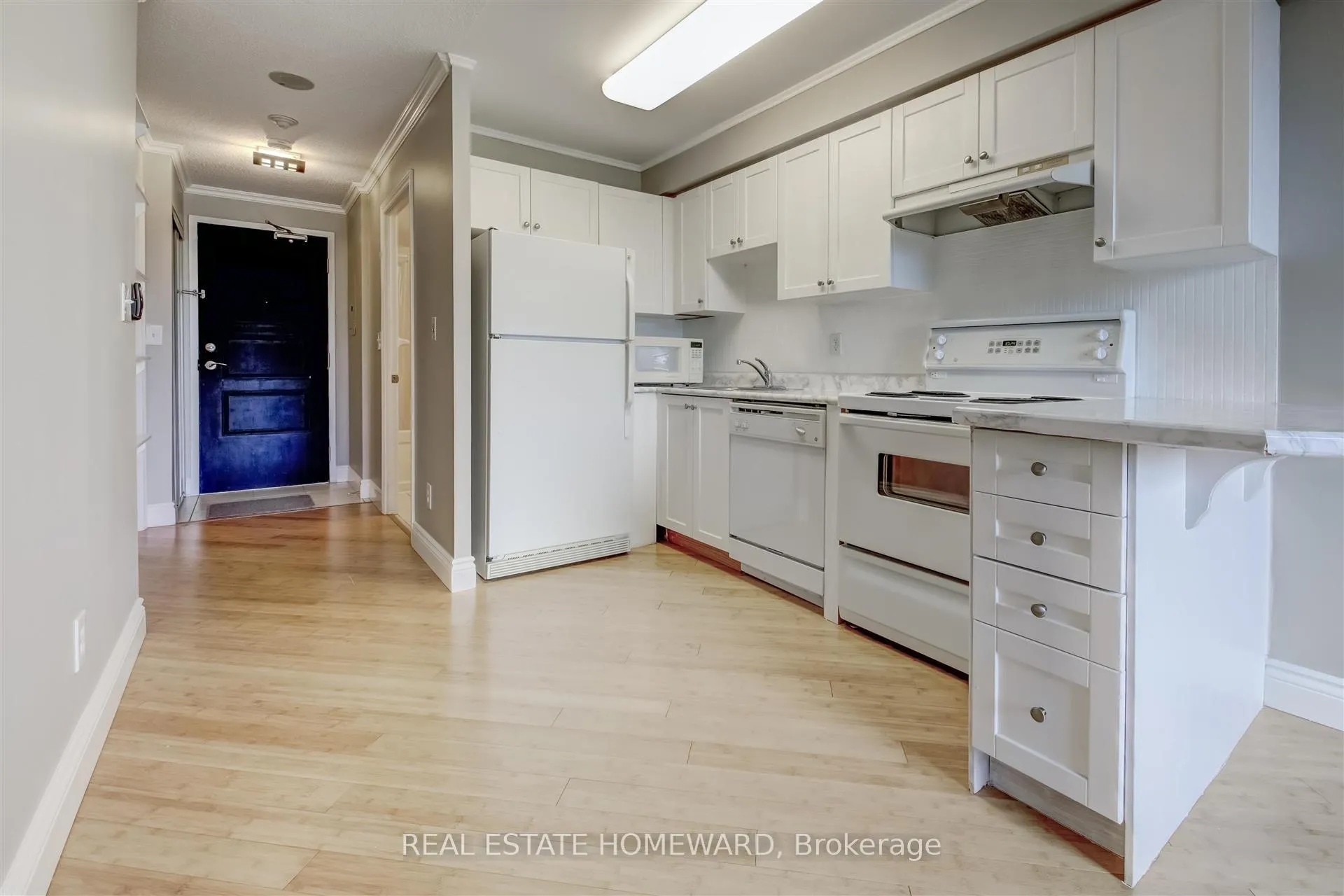 Photo 7 of Unit 513, 1733 Queen Street E, Toronto, The Beaches — HOMEH