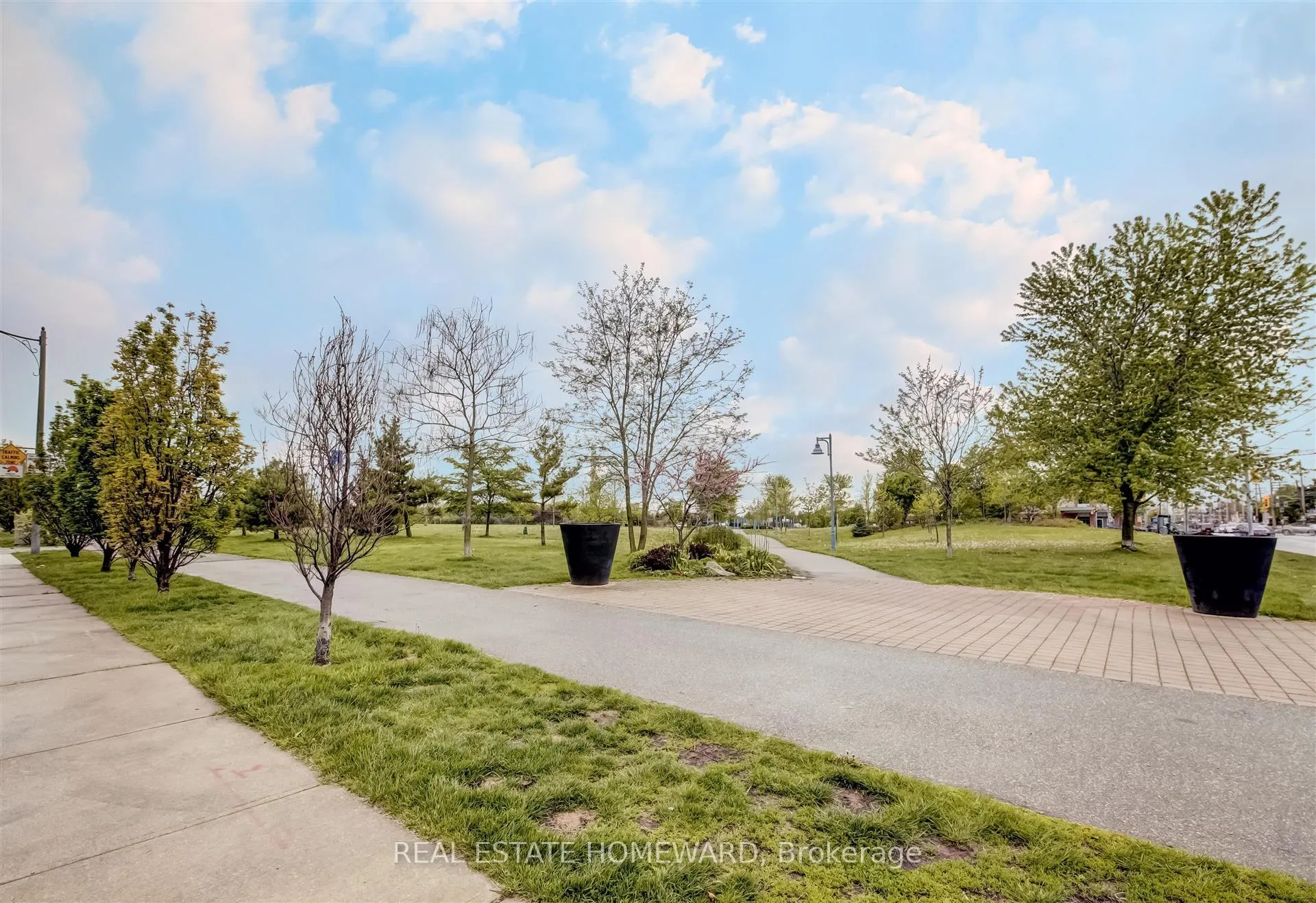Photo 13 of Unit 513, 1733 Queen Street E, Toronto, The Beaches — HOMEH