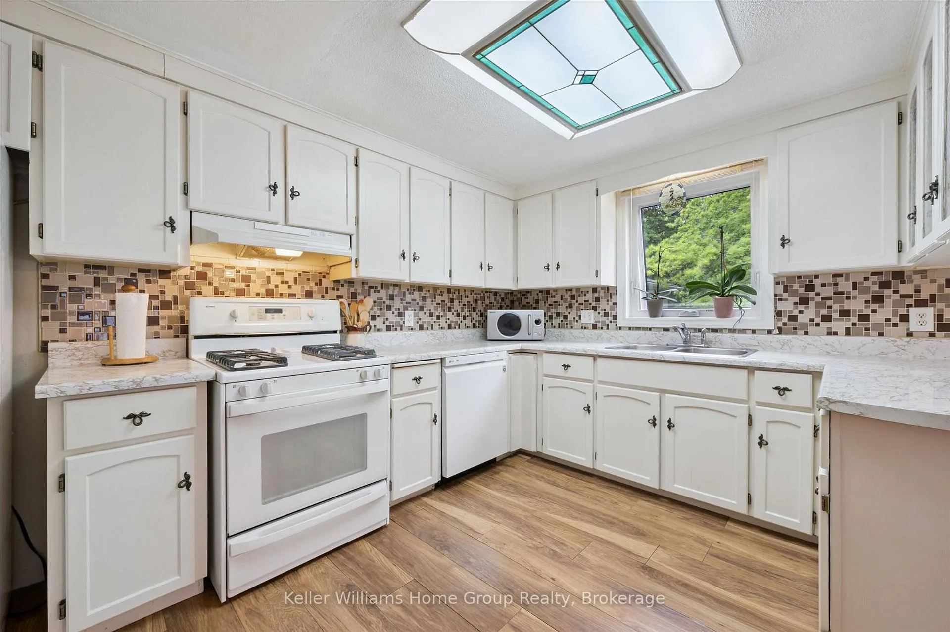 Photo 17 of 27 Omar Street, Guelph, Junction/Onward Willow — HOMEH