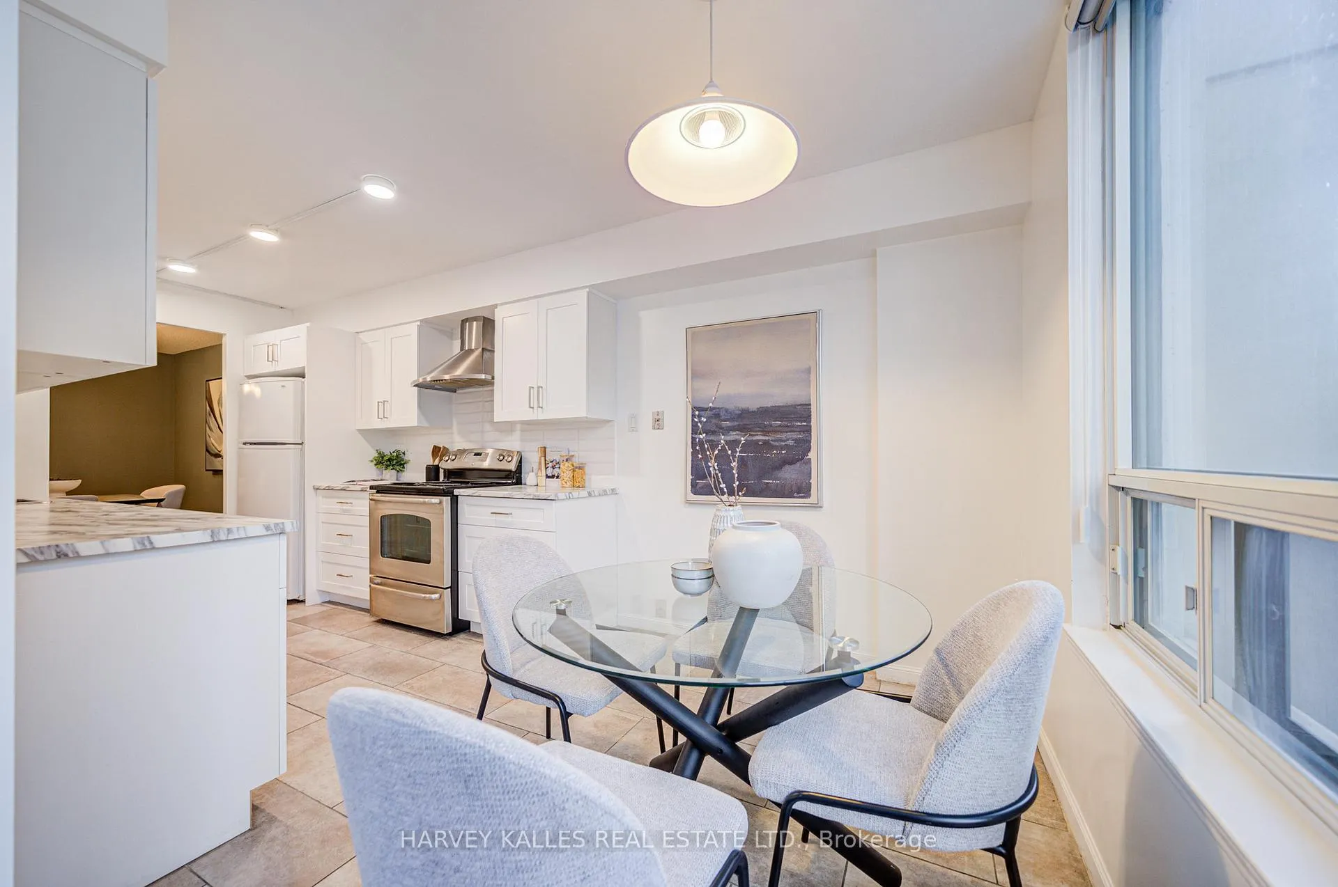 Photo 18 of Unit 212, 120 Promenade Circle, Vaughan, Brownridge — HOMEH
