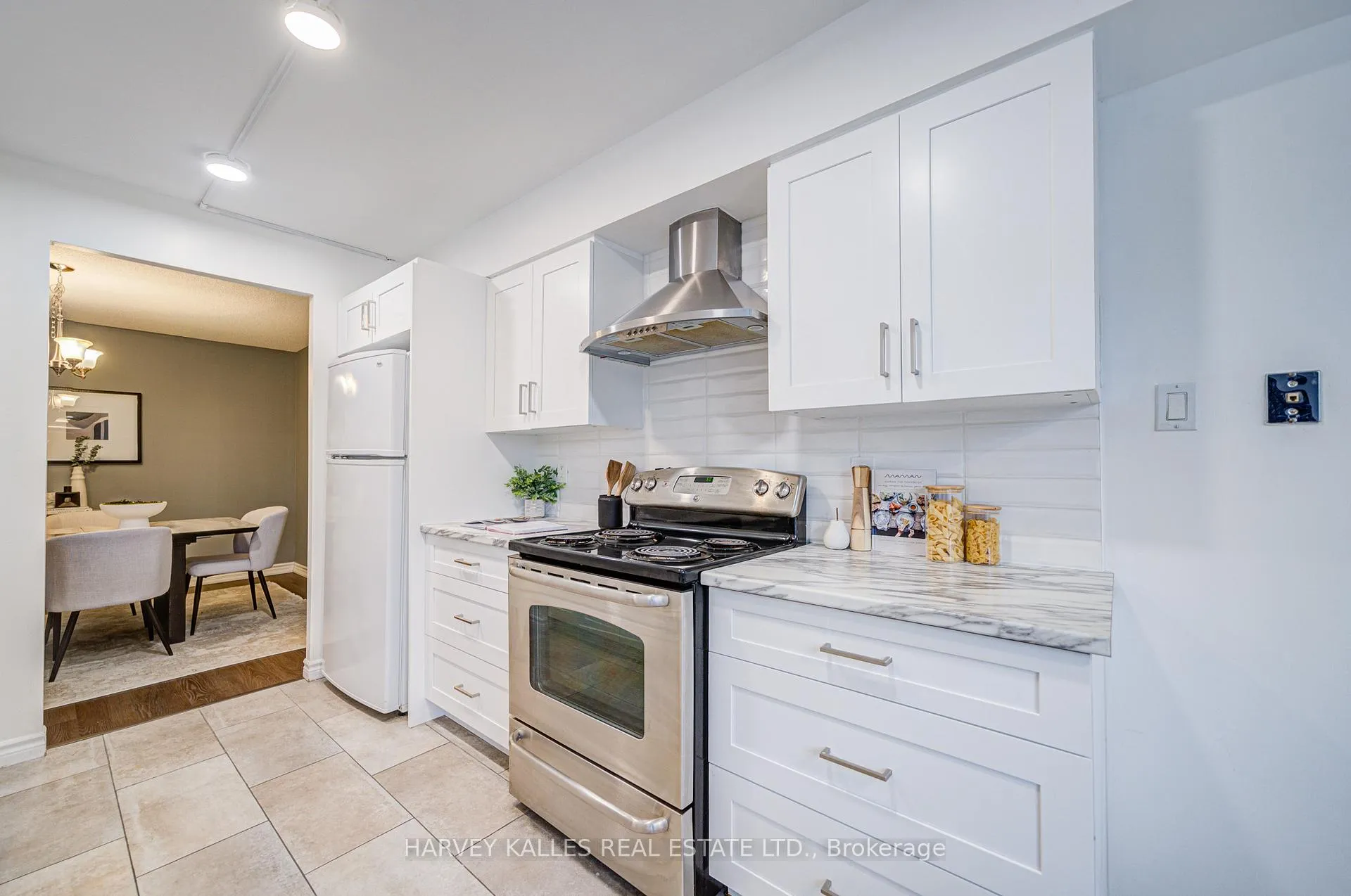 Photo 22 of Unit 212, 120 Promenade Circle, Vaughan, Brownridge — HOMEH