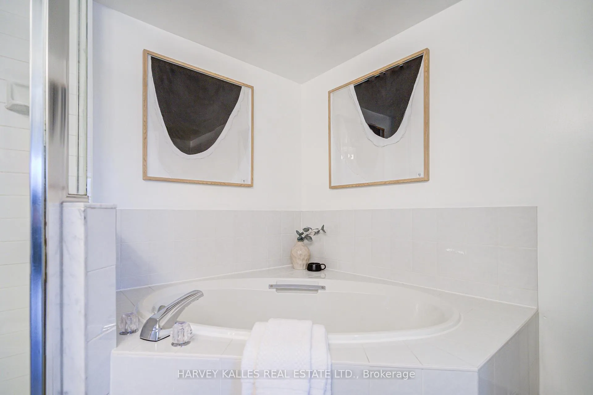 Photo 38 of Unit 212, 120 Promenade Circle, Vaughan, Brownridge — HOMEH
