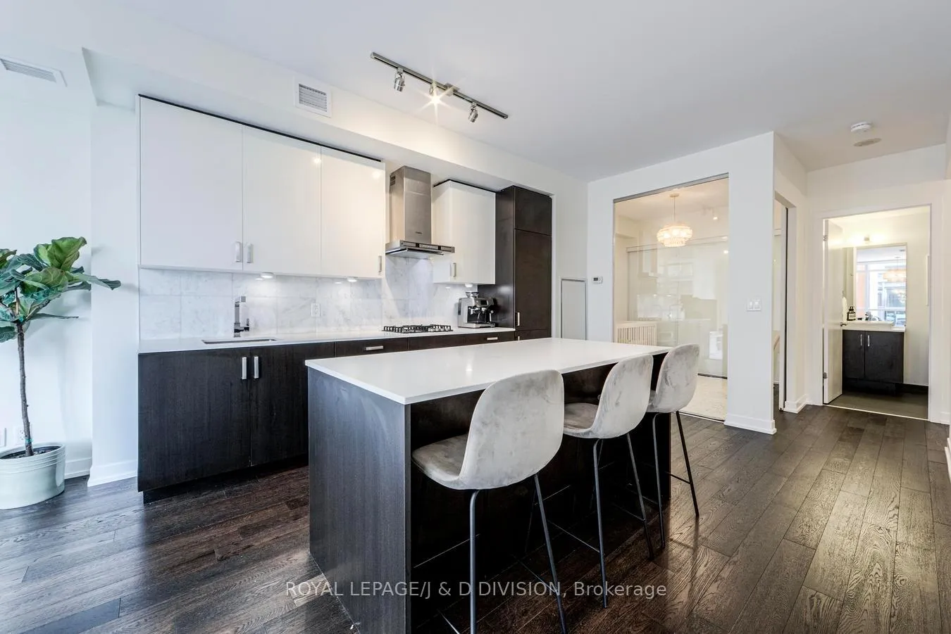 Photo 6 of Unit 503, 36 Howard Park Avenue, Toronto, Roncesvalles — HOMEH