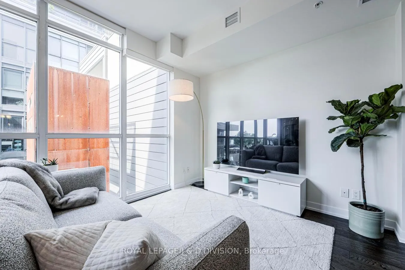 Photo 12 of Unit 503, 36 Howard Park Avenue, Toronto, Roncesvalles — HOMEH