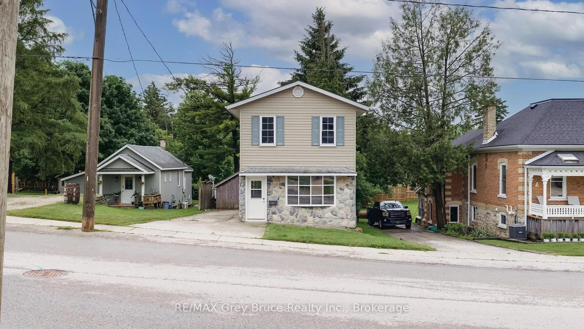 Photo 2 of 43 4th Street NW, Arran-Elderslie — HOMEH