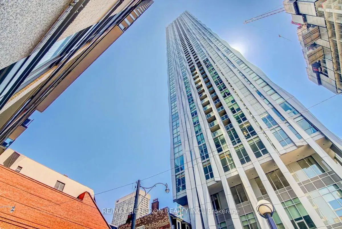 Front of Unit 4606, 1 Yorkville Avenue