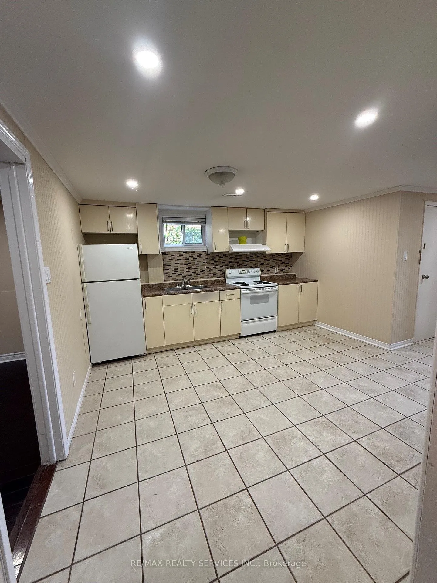 Photo 4 of Unit (Basement), 120 Abell Drive, Brampton, Madoc — HOMEH