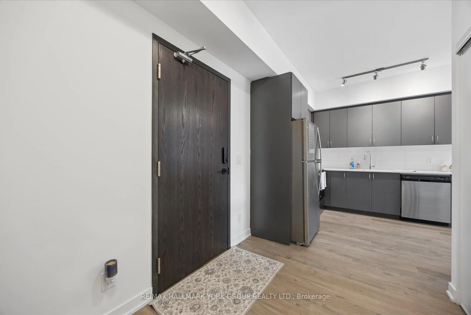 Photo 2 of Unit 514, 56 Lakeside Terrace, Barrie, Little Lake — HOMEH