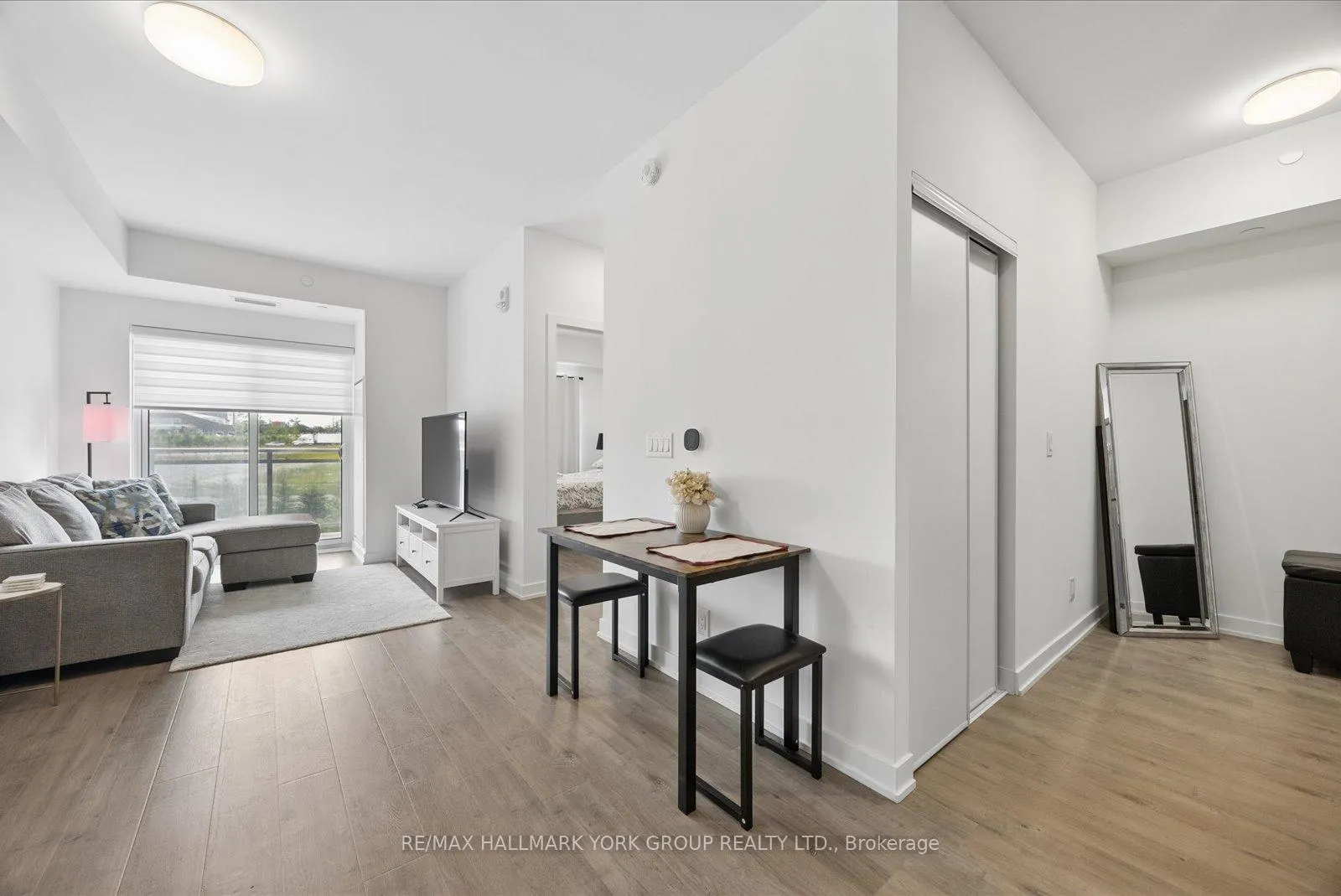 Photo 5 of Unit 514, 56 Lakeside Terrace, Barrie, Little Lake — HOMEH