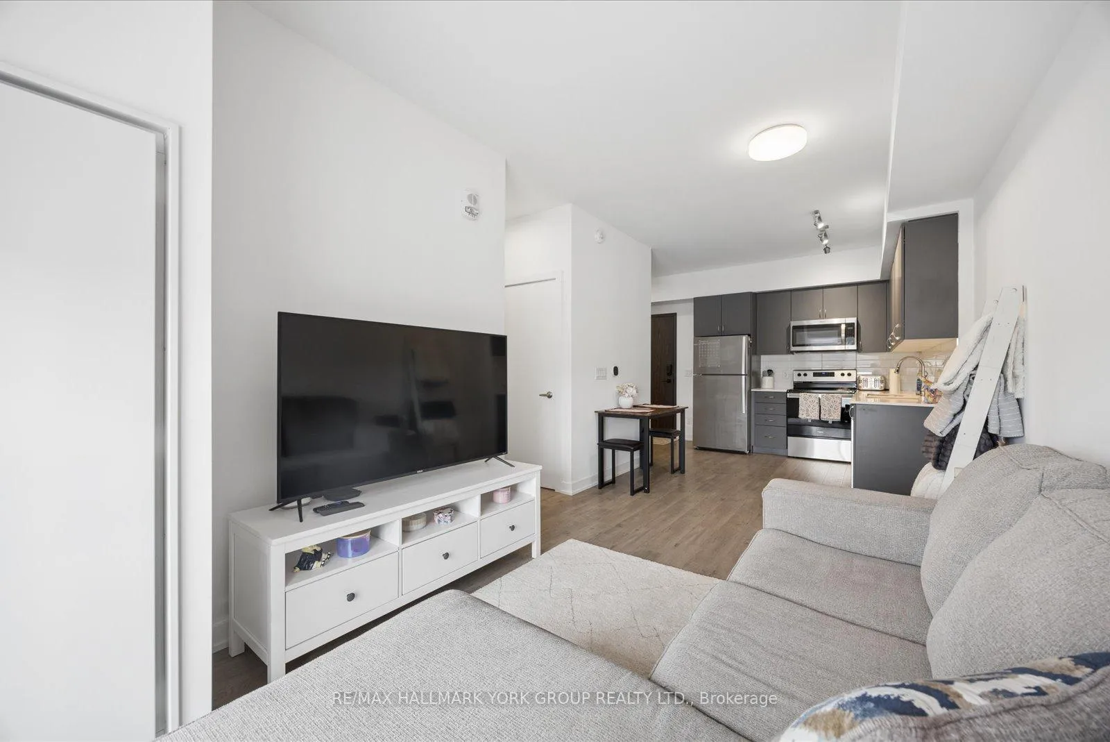 Photo 9 of Unit 514, 56 Lakeside Terrace, Barrie, Little Lake — HOMEH