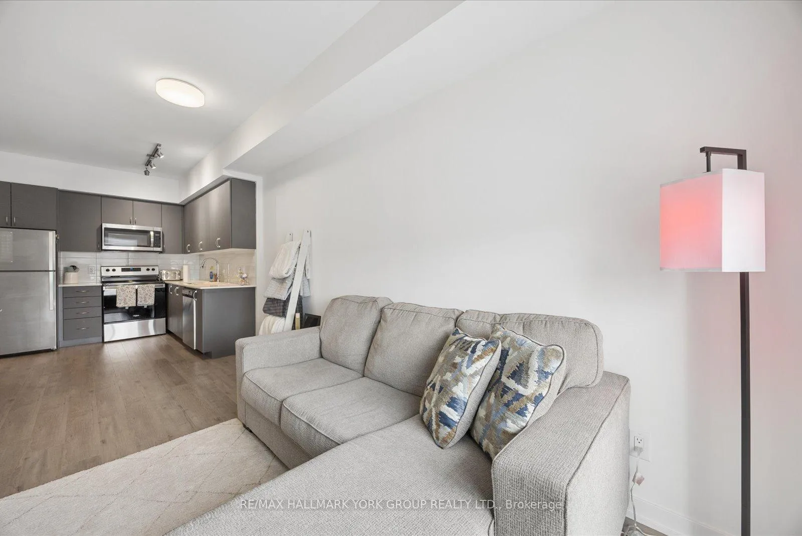 Photo 10 of Unit 514, 56 Lakeside Terrace, Barrie, Little Lake — HOMEH