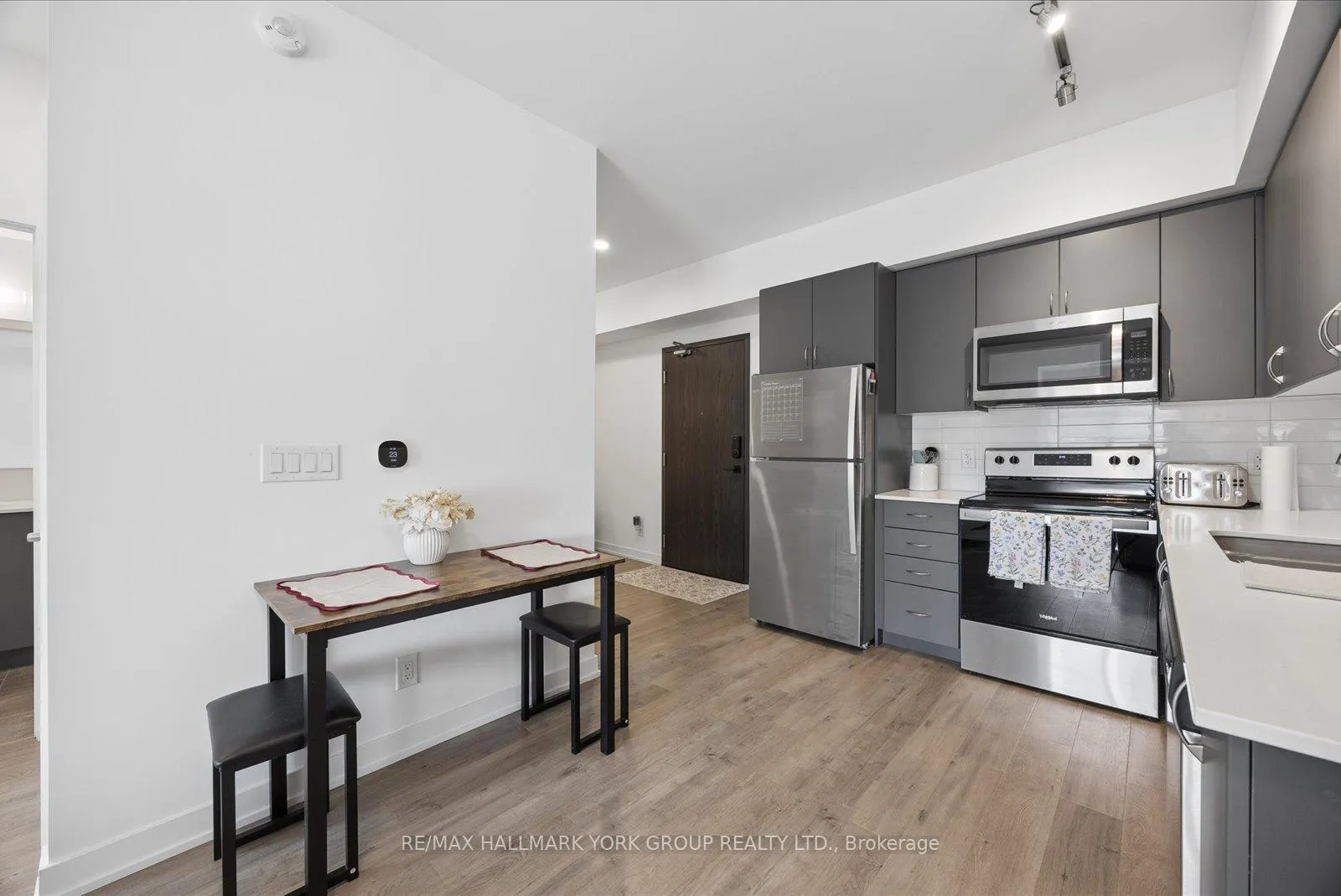 Photo 11 of Unit 514, 56 Lakeside Terrace, Barrie, Little Lake — HOMEH