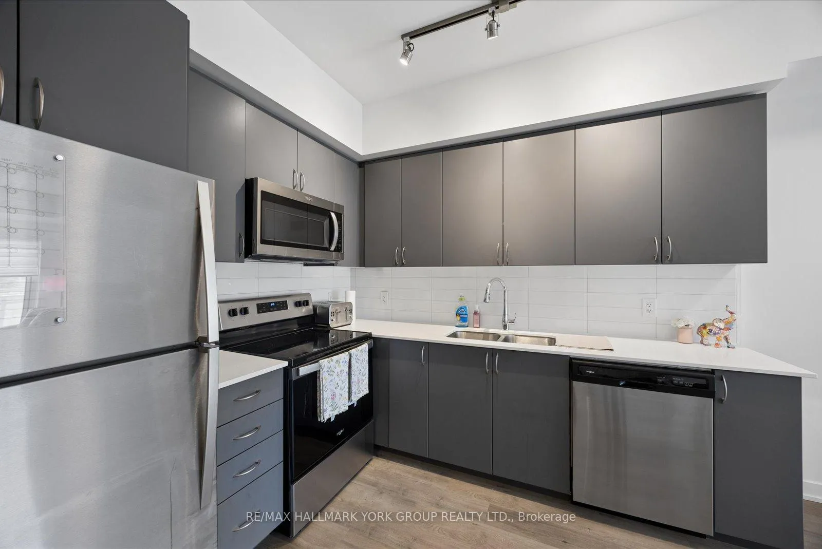 Photo 14 of Unit 514, 56 Lakeside Terrace, Barrie, Little Lake — HOMEH