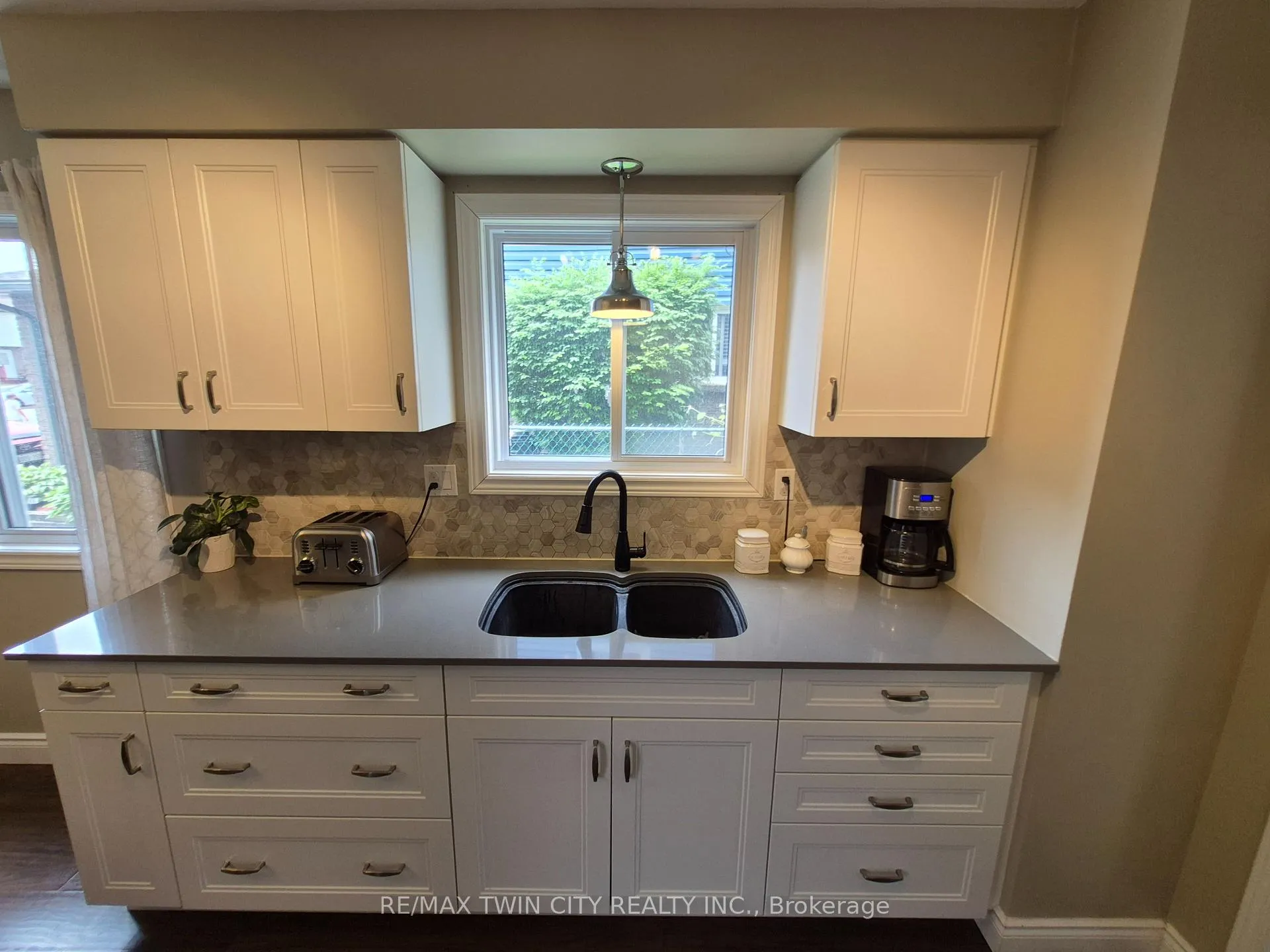 Photo 4 of 384 Pioneer Drive, Kitchener — HOMEH
